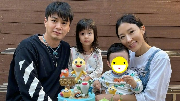 楊茜堯為兒子慶生一家四口超幸福 2歲Eden靚仔樣獲網民激讚 楊茜堯為兒子慶生一家四口超幸福 2歲Eden靚仔樣獲網民激讚