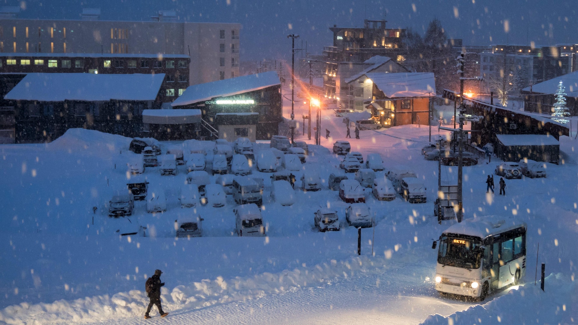 圖為日本新雪谷大雪,攝於2019年12月5日。(Getty) 圖為日本新雪谷大雪,攝於2019年12月5日。(Getty)