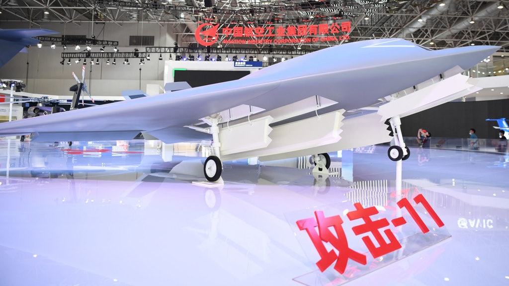 「攻擊-11」無人機現身武漢航母樓 料準備上福建艦 「攻擊-11」無人機現身武漢航母樓 料準備上福建艦