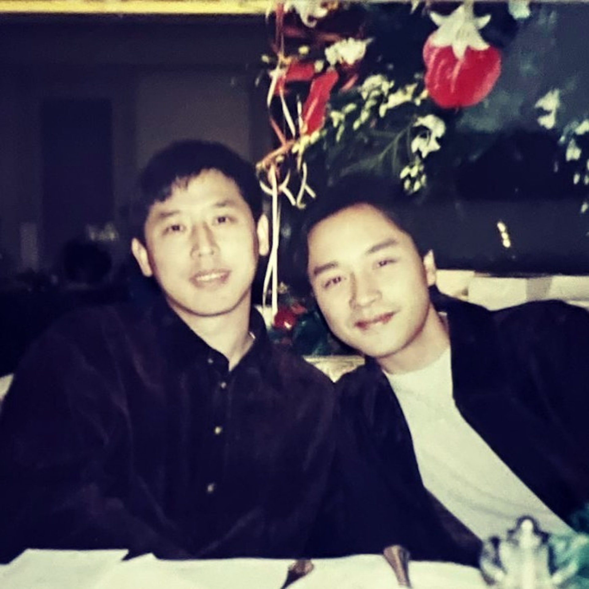 唐唐趁平安夜分享与哥哥的圣诞旧合照。 (Instagram:dhttong) 唐唐趁平安夜分享与哥哥的圣诞旧合照。 (Instagram:dhttong)