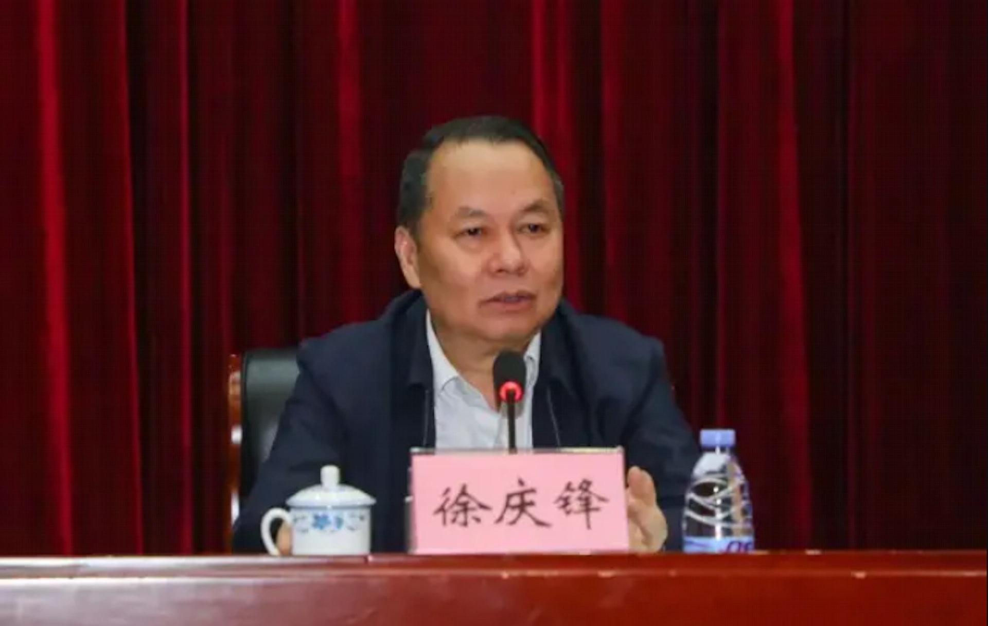 廣東省衛生健康委黨組成員、副主任,省中醫藥局黨組書記、局長徐慶鋒涉嫌嚴重違紀違法,目前正接受廣東省紀委監委紀律審查和監察調查。(網絡圖片) 廣東省衛生健康委黨組成員、副主任,省中醫藥局黨組書記、局長徐慶鋒涉嫌嚴重違紀違法,目前正接受廣東省紀委監委紀律審查和監察調查。(網絡圖片)