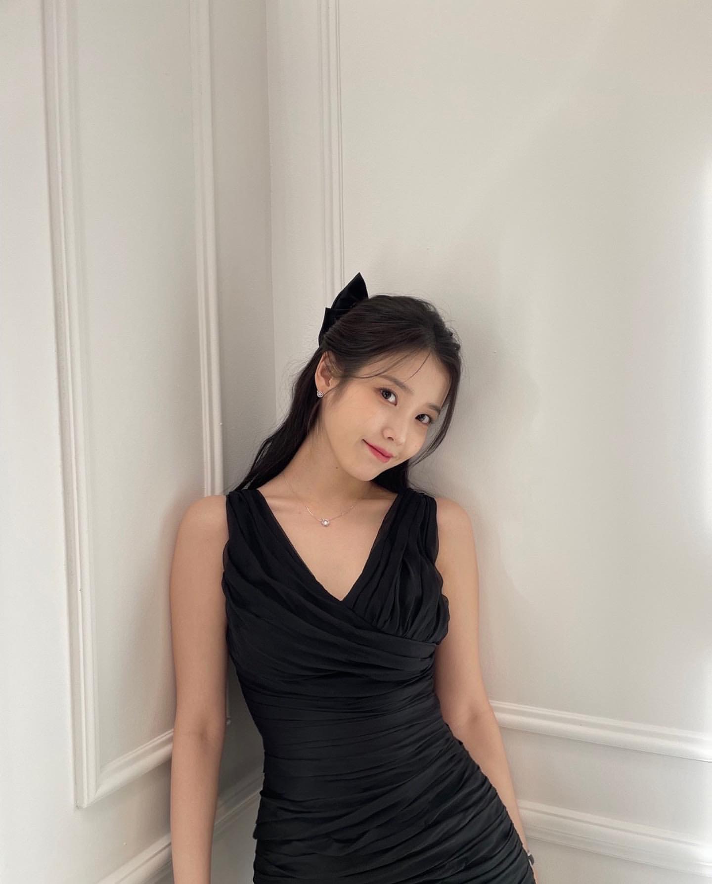 IU（IG@dlwlrma）