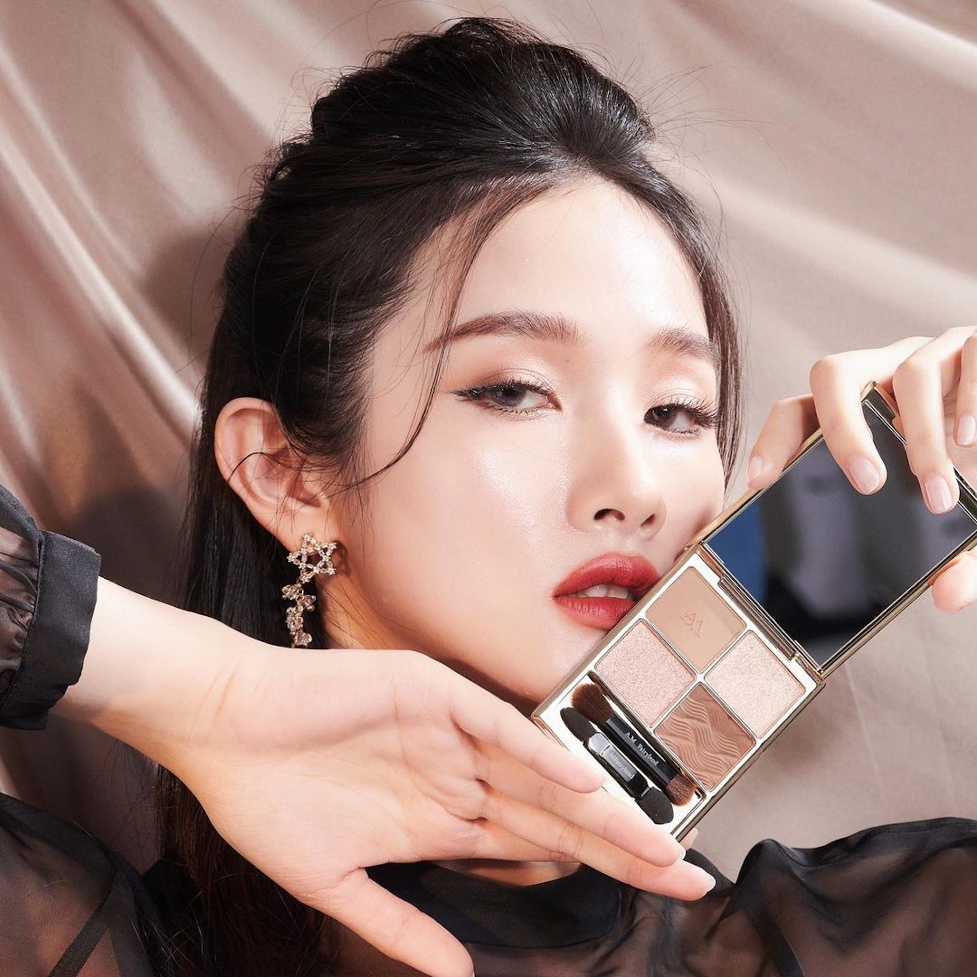 台灣必買藥妝11. A.M Fairyland迷光掠影眼彩盒 NT1180(約港幣$300)(IG@am.fairyland) 台灣必買藥妝11. A.M Fairyland迷光掠影眼彩盒 NT1180(約港幣$300)(IG@am.fairyland)