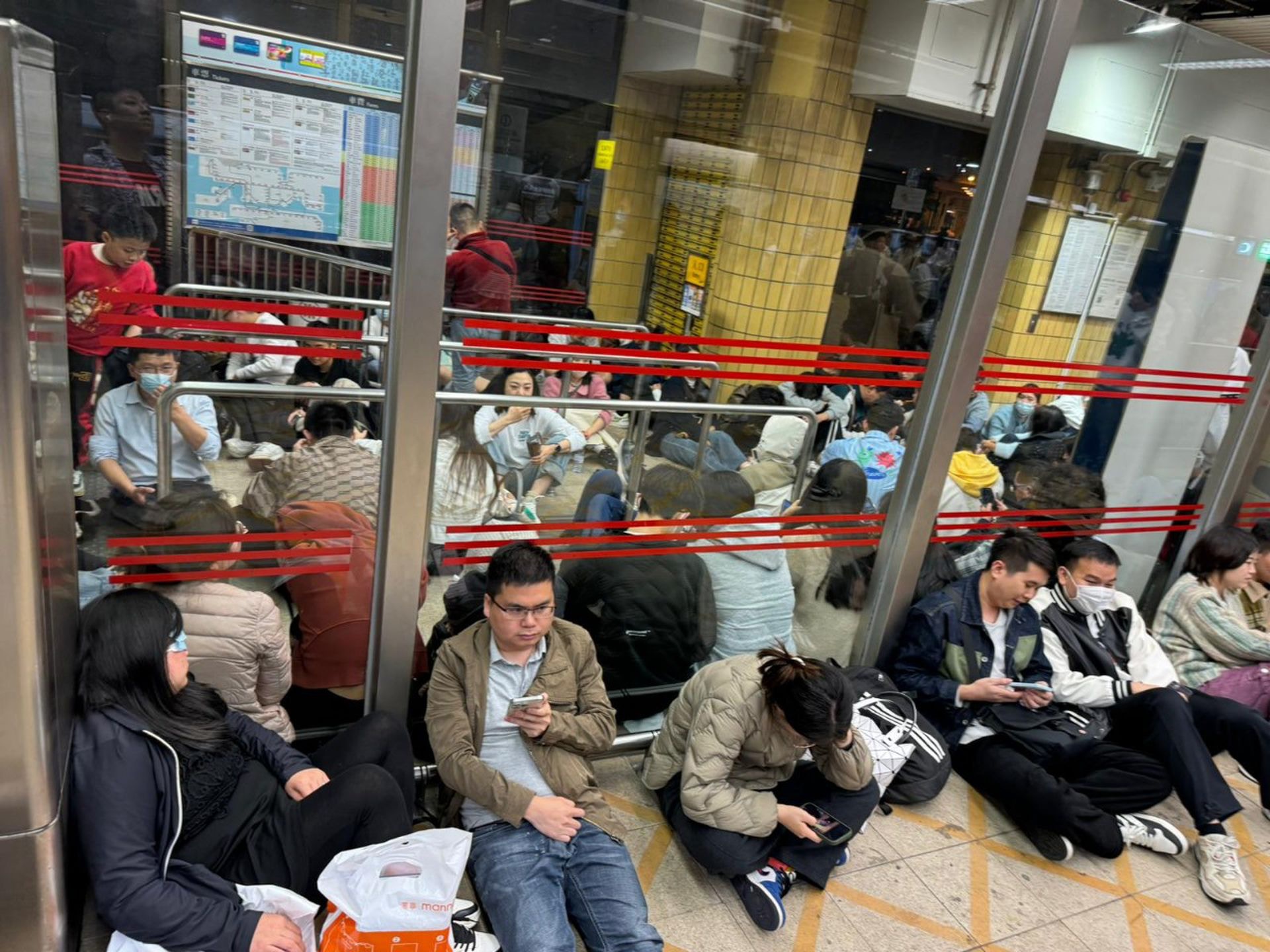 內地客滯留｜直通巴業界倡延深圳灣口岸服務時間　望新年前訂政策