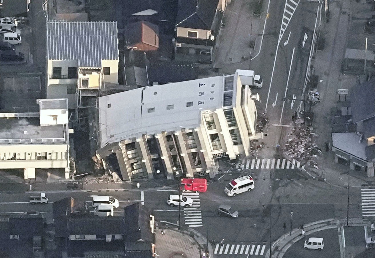 日本石川县1月1日下午发生7.6级大地震，导致过百人丧生，200多人失去联络或下落不明。（路透社）