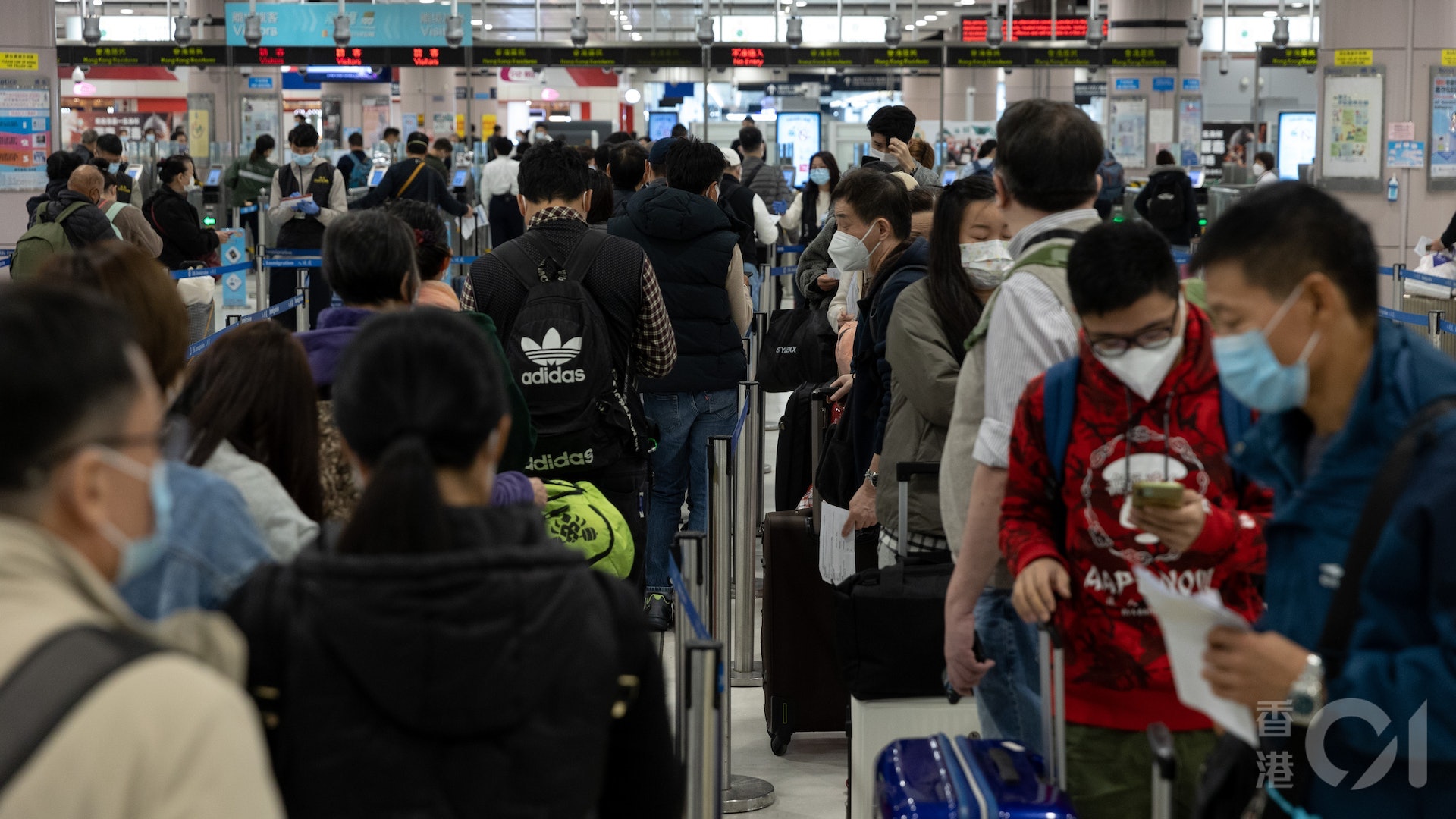 通關後來港旅客大增。(資料圖片) 通關後來港旅客大增。(資料圖片)