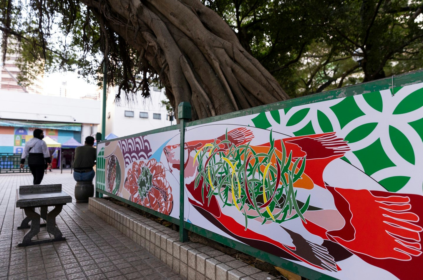 細心觀察當中的藝術圖案，更可感受其地道人文氣息。（攝：陳葦慈）