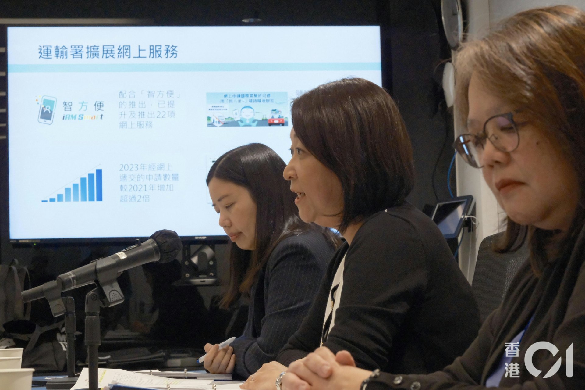 運輸署1月5日公布電子化牌照服務新安排,1月8日起傳媒查車牌需申請及證明公眾利益大於車主個人私隱。(盧翊銘攝) 運輸署1月5日公布電子化牌照服務新安排,1月8日起傳媒查車牌需申請及證明公眾利益大於車主個人私隱。(盧翊銘攝)