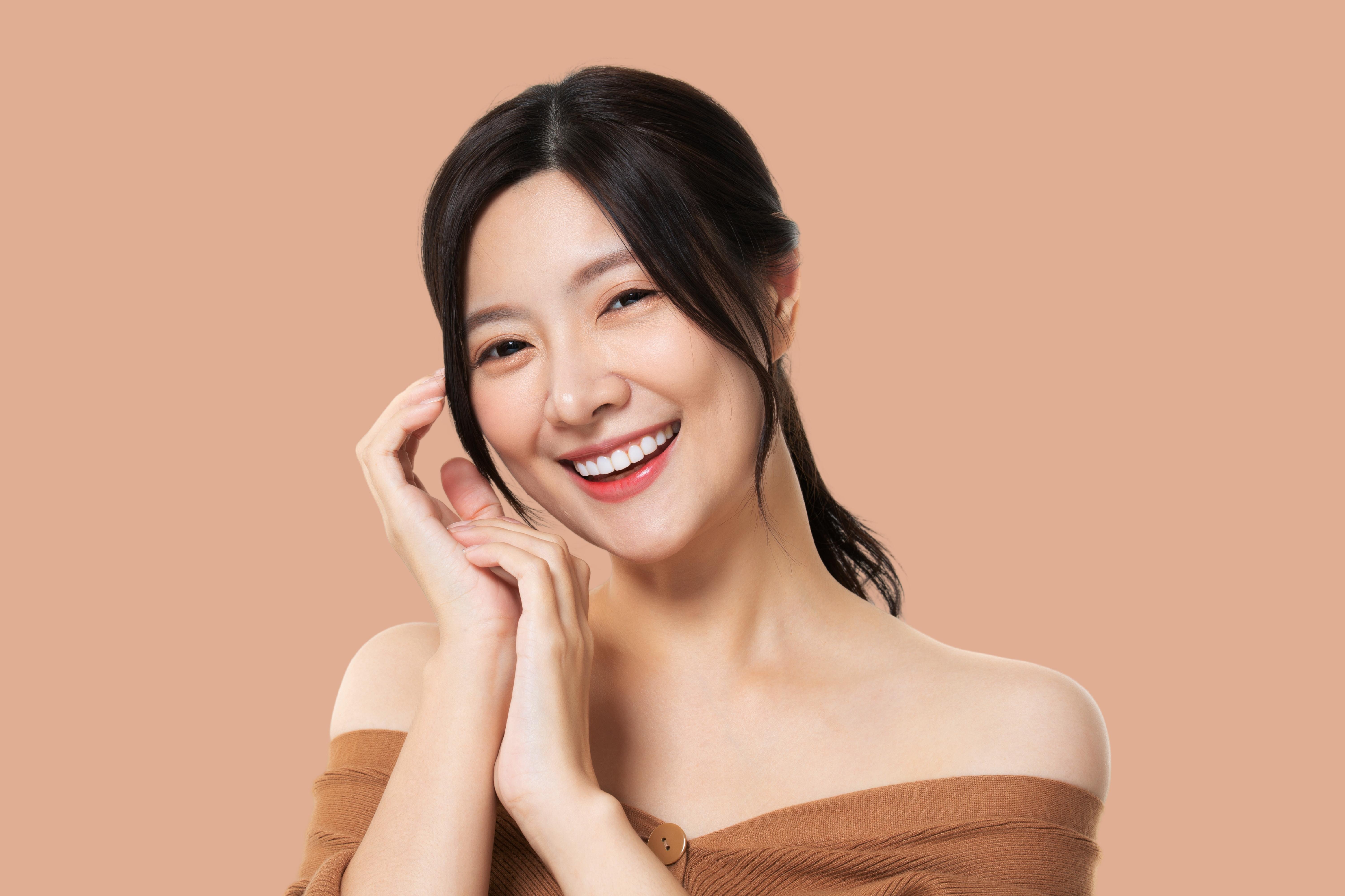 約會前急救保養小心機｜1. 美白牙齒維持迷人笑容 (freepik)