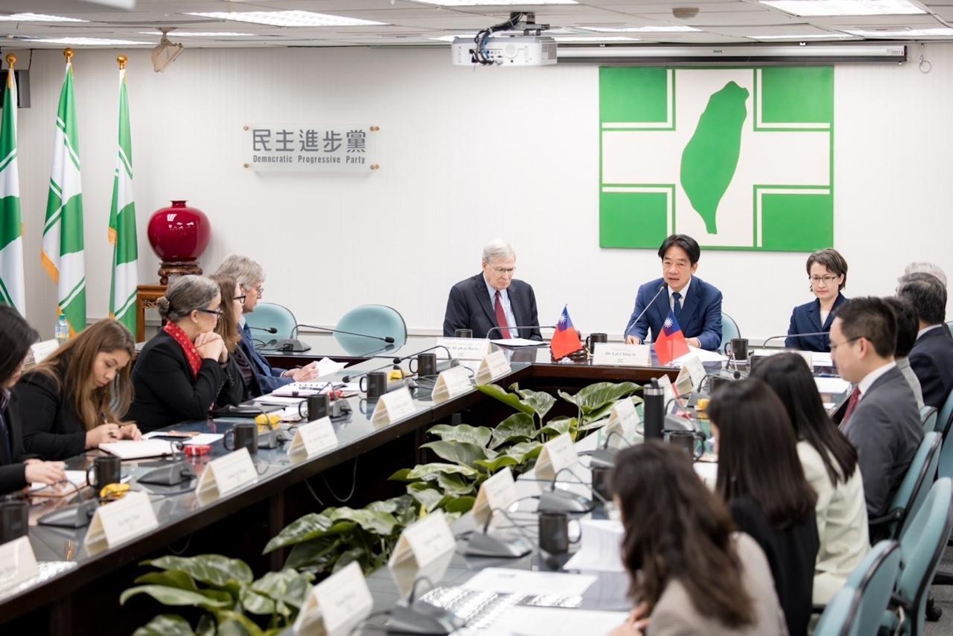 賴清德及蕭美琴接見美國跨黨派資深代表團。(台灣民進黨提供) 賴清德及蕭美琴接見美國跨黨派資深代表團。(台灣民進黨提供)