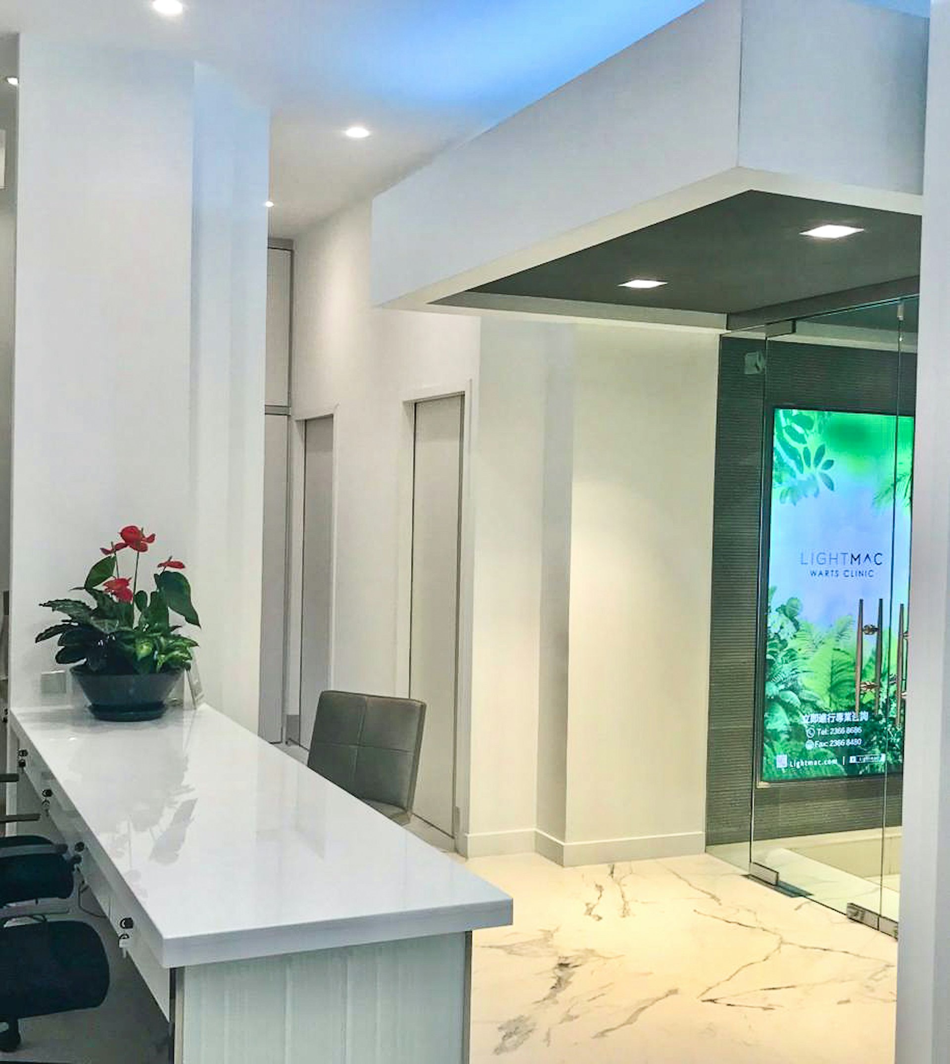 LIGHTMAC脫疣中心分別位於 海港城 和 世貿中心。 LIGHTMAC脫疣中心分別位於 海港城 和 世貿中心。