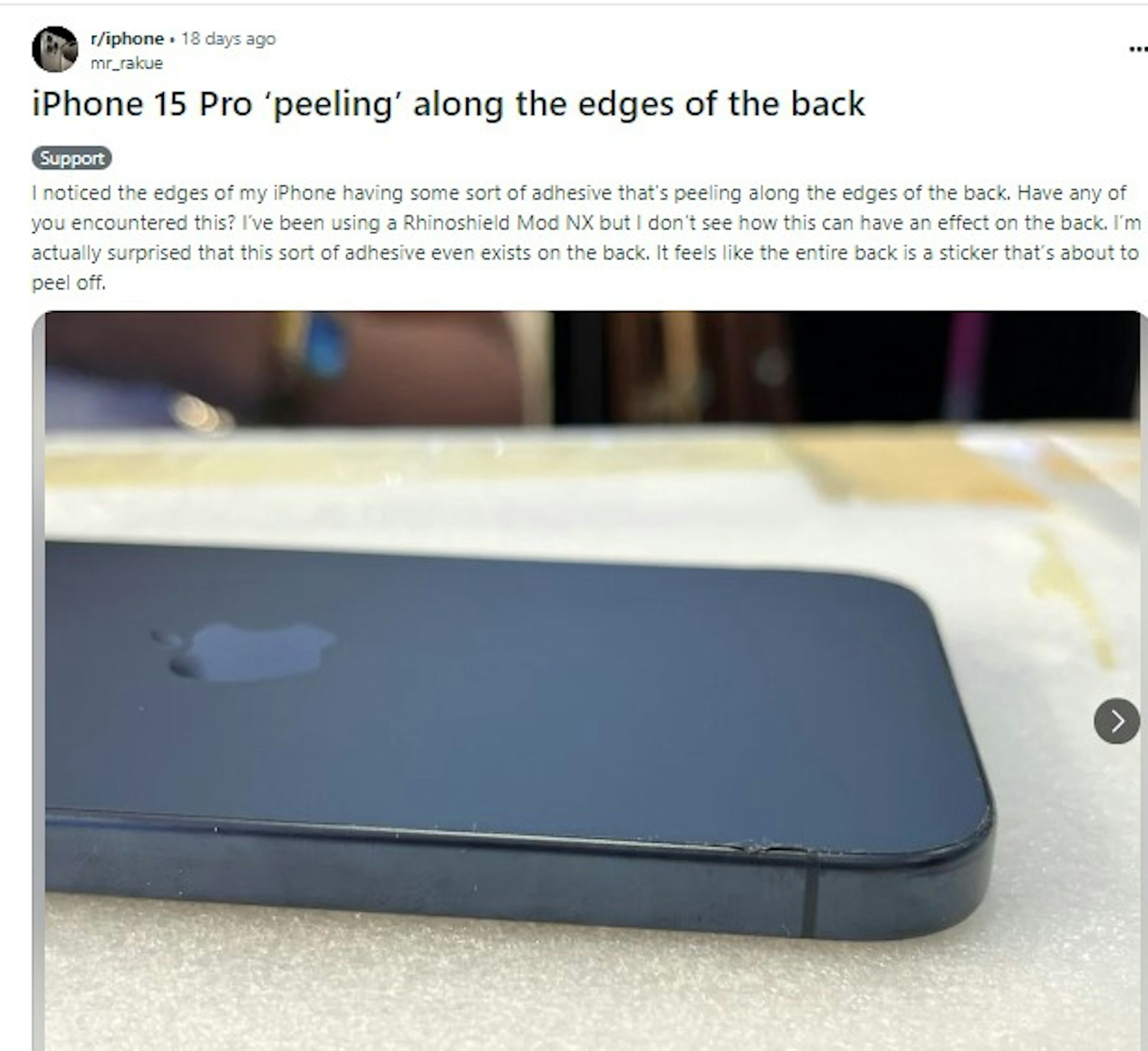 有網民指遇到,iPhone 15 Pro後蓋玻璃板有黏合劑滲出。(reddit) 有網民指遇到,iPhone 15 Pro後蓋玻璃板有黏合劑滲出。(reddit)