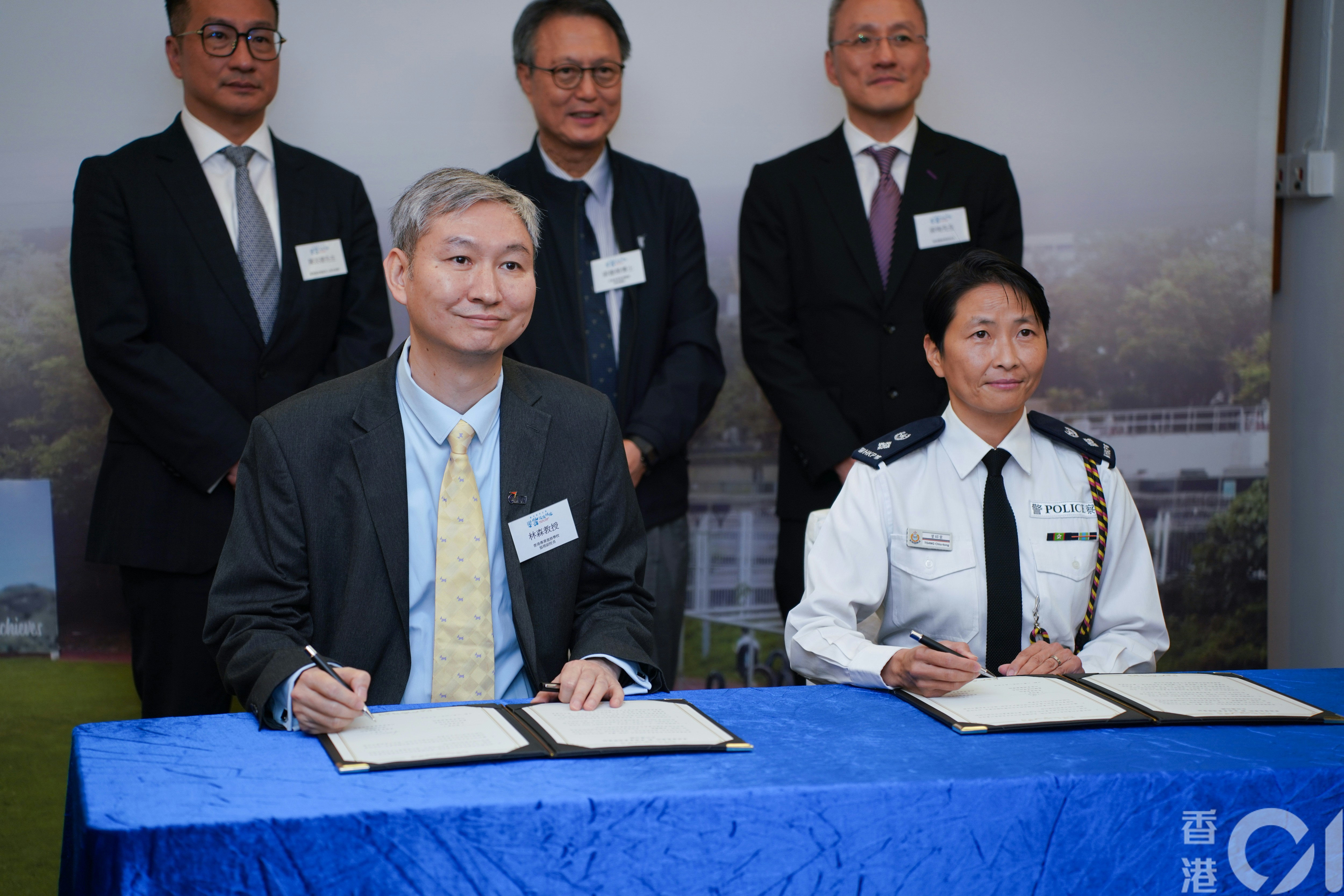 香港警察學院與三間專上院校合辦「應用教育文憑--學警預備訓練」課程，舉行簽署合作備忘錄儀式。（黃浩謙攝）