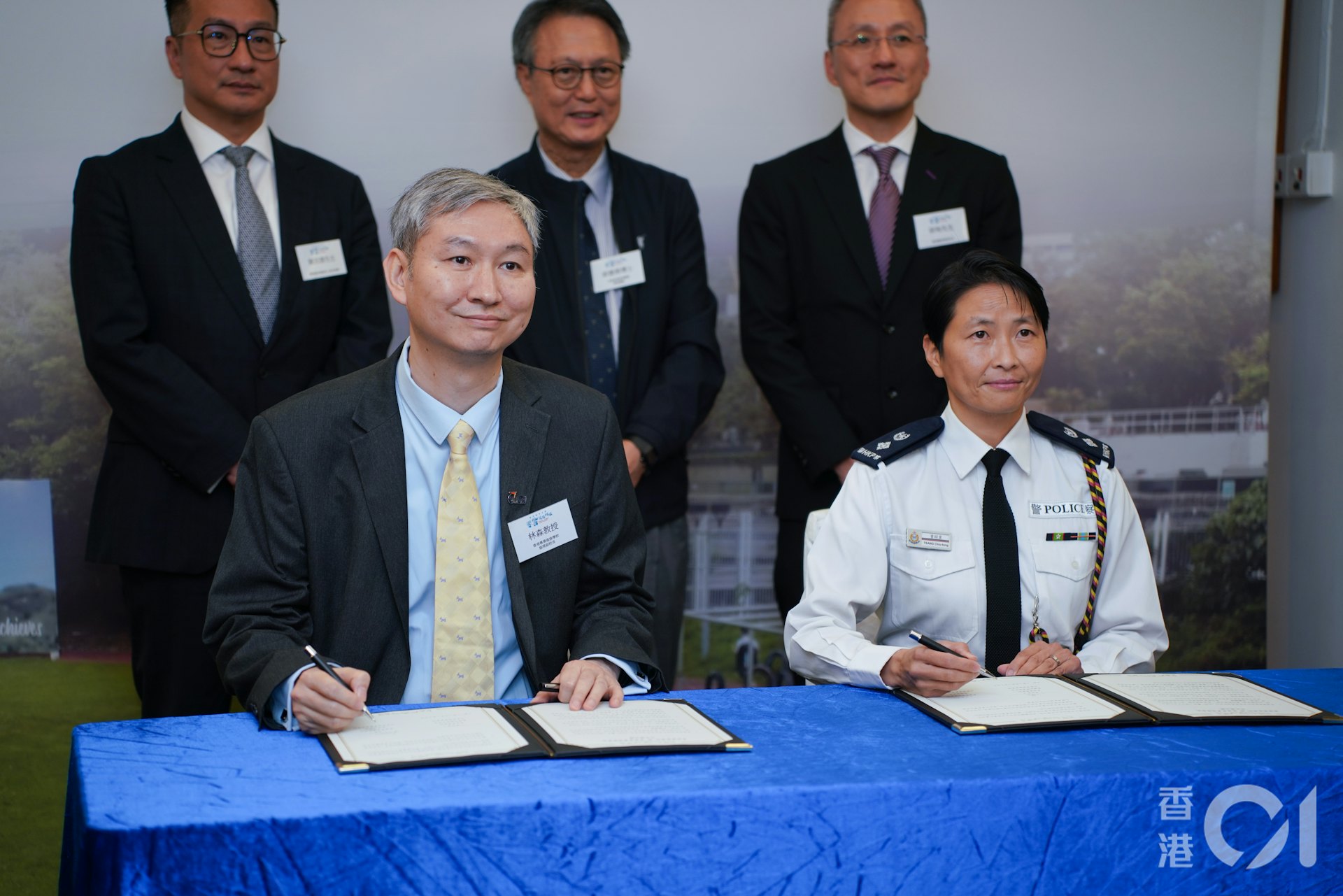 香港警察學院與三間專上院校合辦「應用教育文憑--學警預備訓練」課程，舉行簽署合作備忘錄儀式。（黃浩謙攝）