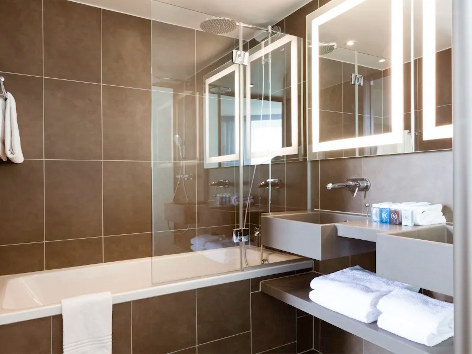 巴黎聖丹尼體育場大教堂諾富特酒店(Novotel Paris Saint-Denis Stade Basilique)(圖片來源:Trip.com) 巴黎聖丹尼體育場大教堂諾富特酒店(Novotel Paris Saint-Denis Stade Basilique)(圖片來源:Trip.com)