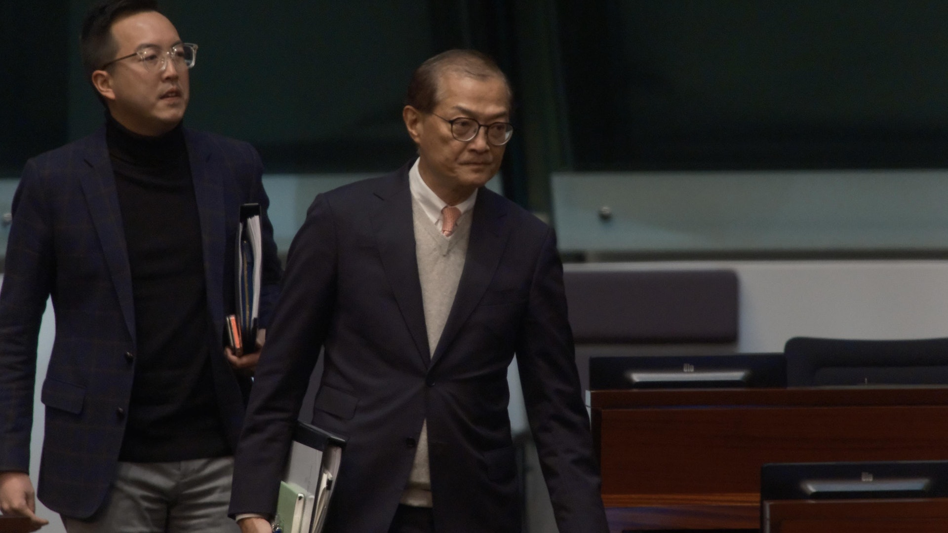 何永賢「過渡房屋學童身心更健康」論 鄧家彪邀盧寵茂驗證診斷