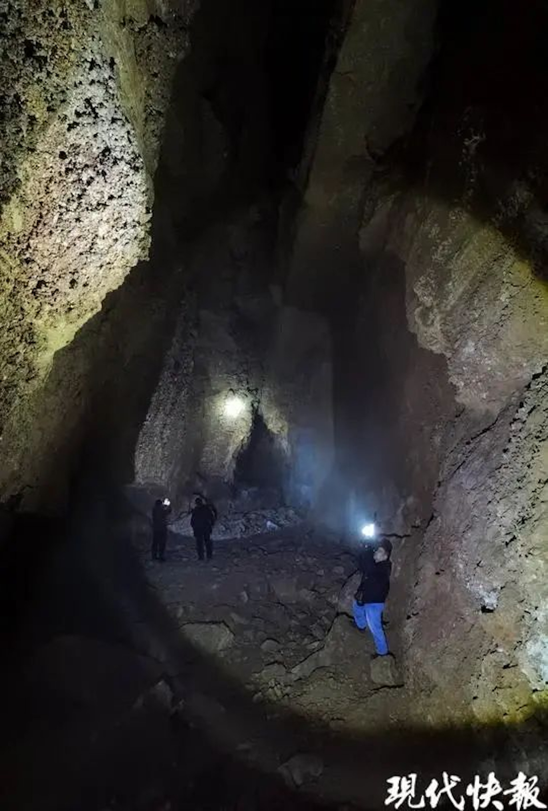 江蘇徐州發現新天然鐘乳石溶洞。(現代快報) 江蘇徐州發現新天然鐘乳石溶洞。(現代快報)