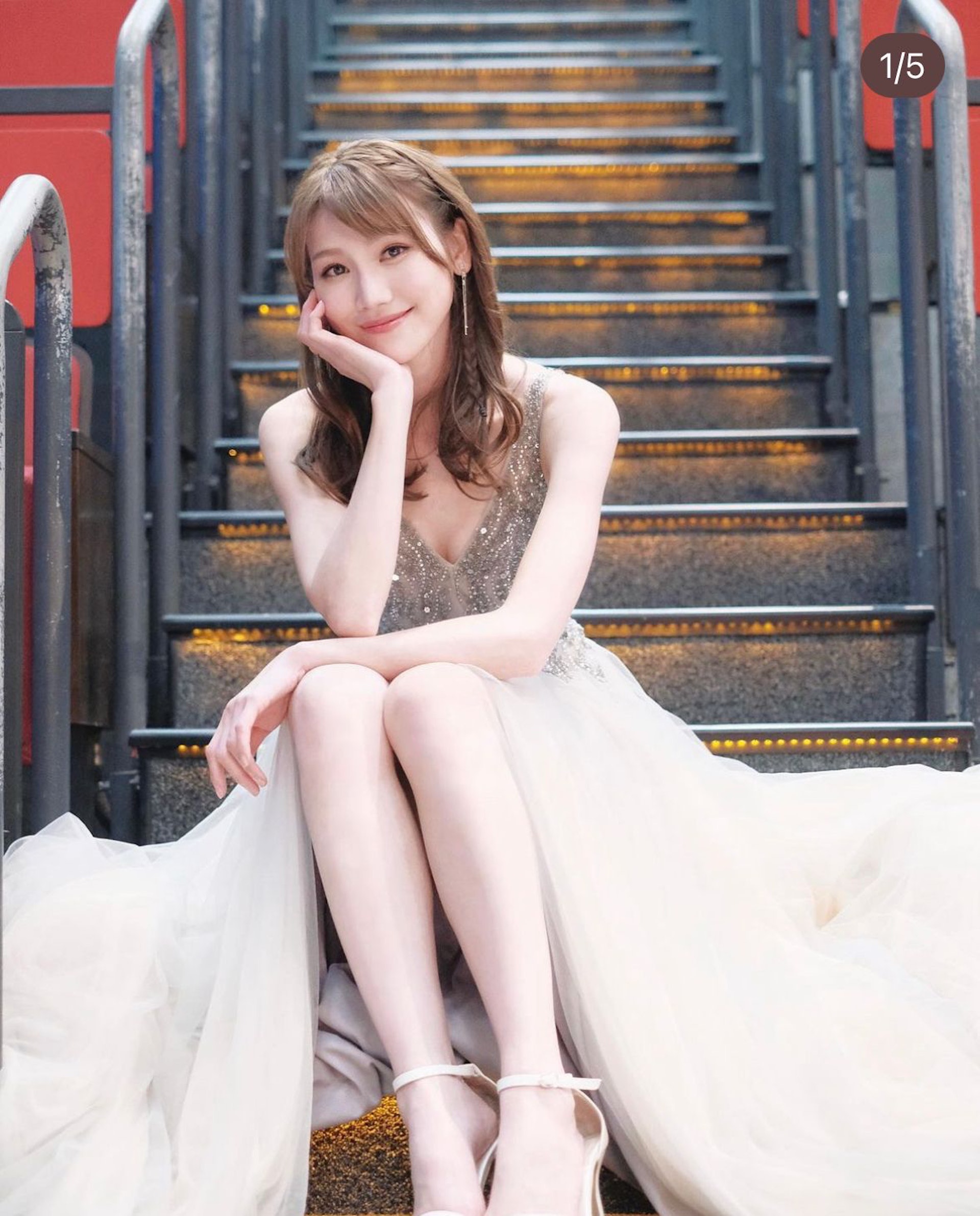 鄧美欣生肖屬垼雞。 鄧美欣生肖屬垼雞。