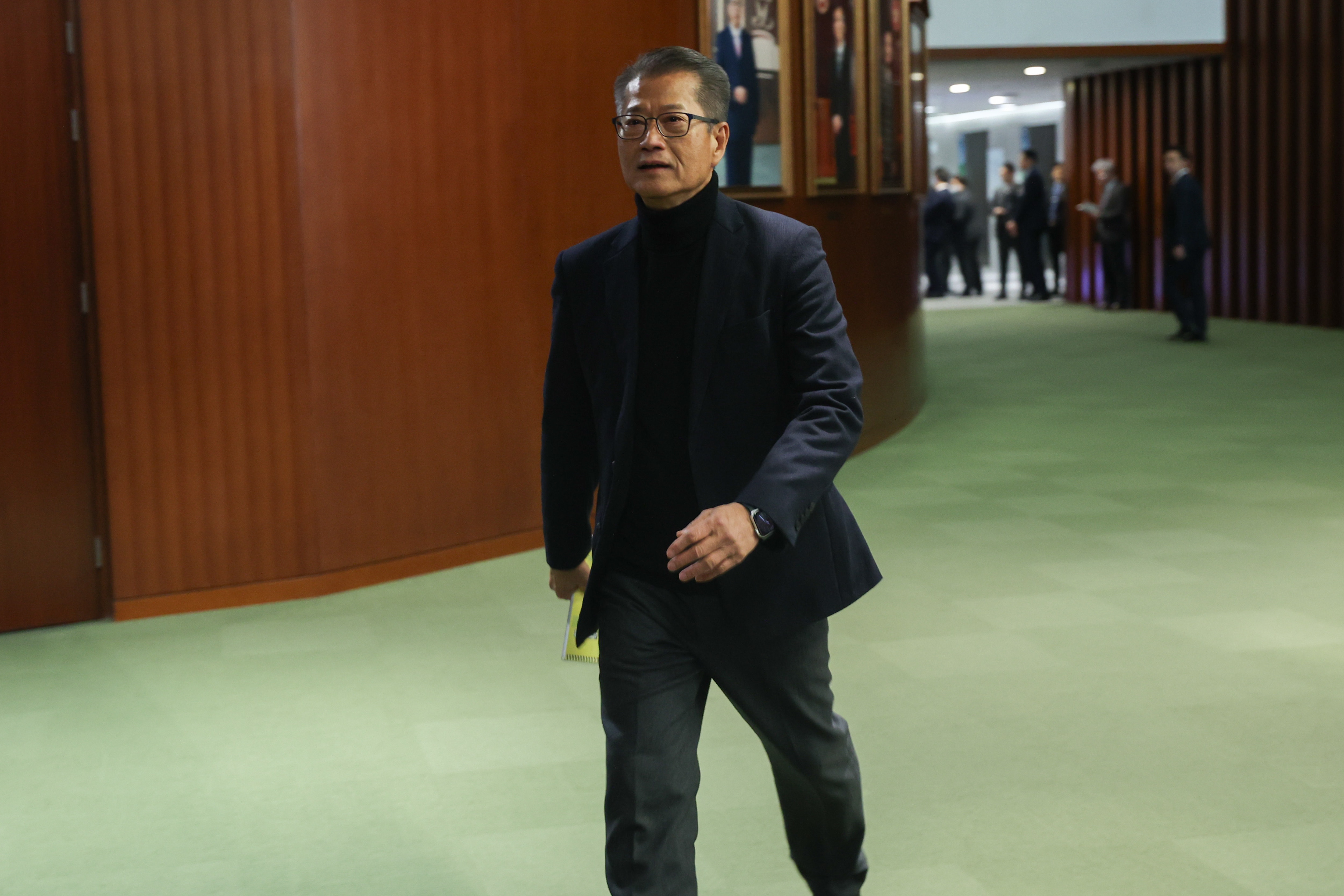 特首李家超2024年1月25日出席立法會行政長官互動交流答問會，討論推動盛事經濟以及《基本法》23條立法，圖為財政司司長陳茂波。（黃浩謙攝）