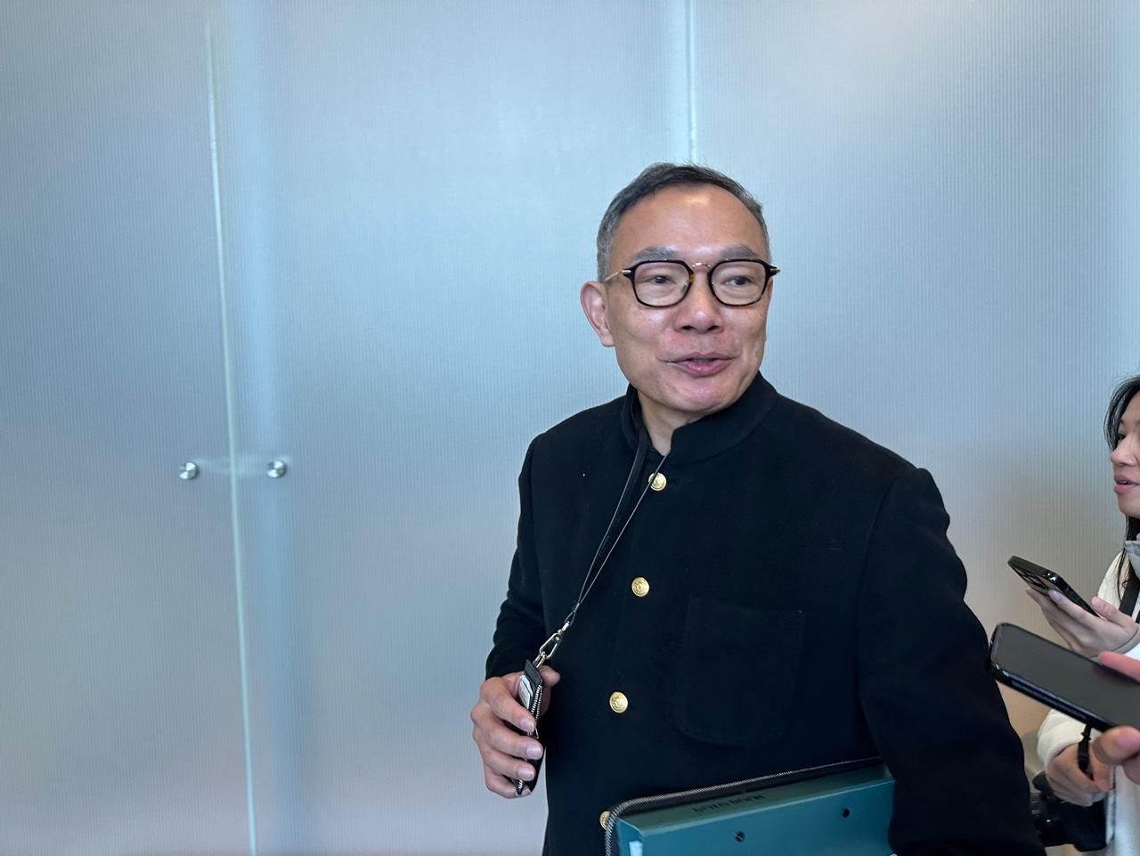 李家超將謝偉俊的「小紅書治港」言論與2019年社會風波作對比,謝偉俊表示:「我哋大家唔同角度睇呢件事,都係為咗香港好,唔緊要。」(資料圖片/文睿攝) 李家超將謝偉俊的「小紅書治港」言論與2019年社會風波作對比,謝偉俊表示:「我哋大家唔同角度睇呢件事,都係為咗香港好,唔緊要。」(資料圖片/文睿攝)