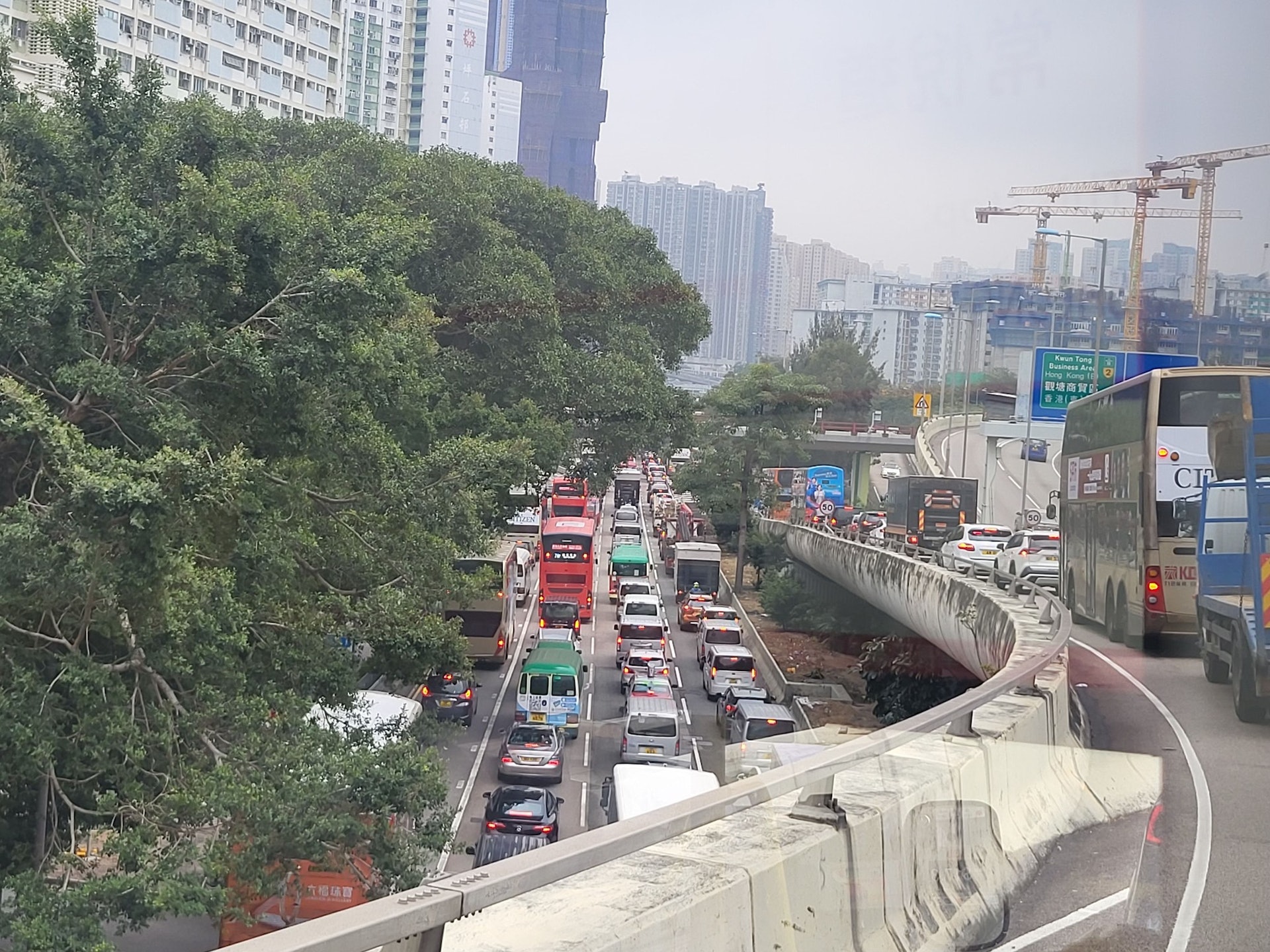 東九龍多條主要幹道因為車禍、壞車等原因,部分行車線封閉,交通擠塞。(Scania Ho) 東九龍多條主要幹道因為車禍、壞車等原因,部分行車線封閉,交通擠塞。(Scania Ho)