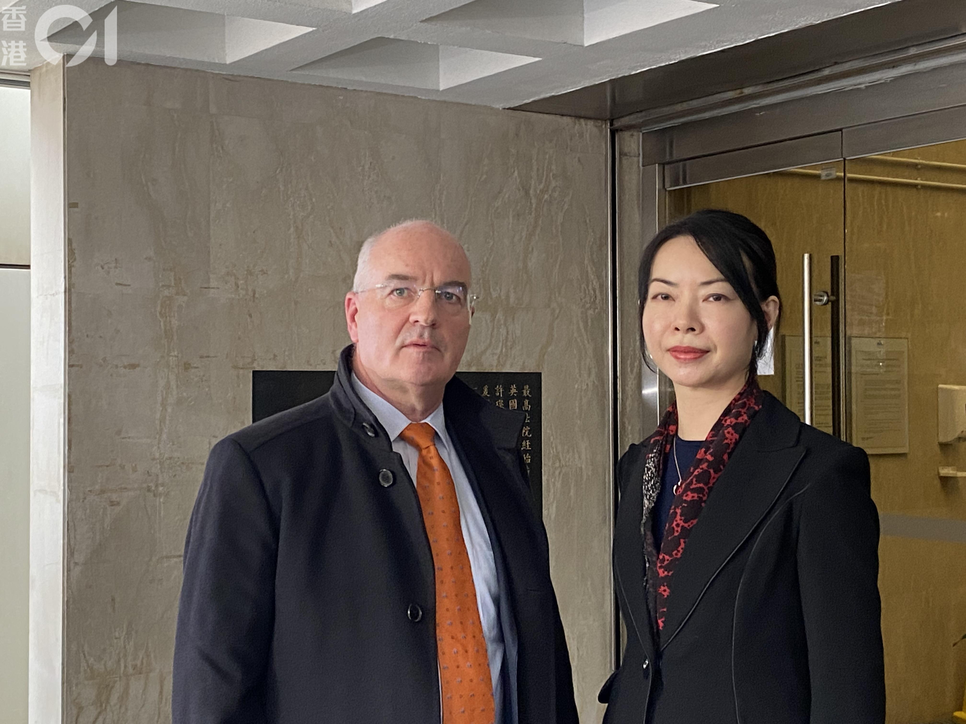 安邁顧問有限公司董事總經理黃詠詩(右)及Edward Simon Middleon(左)今午被委任為恒大清盤人。(朱棨新攝) 安邁顧問有限公司董事總經理黃詠詩(右)及Edward Simon Middleon(左)今午被委任為恒大清盤人。(朱棨新攝)