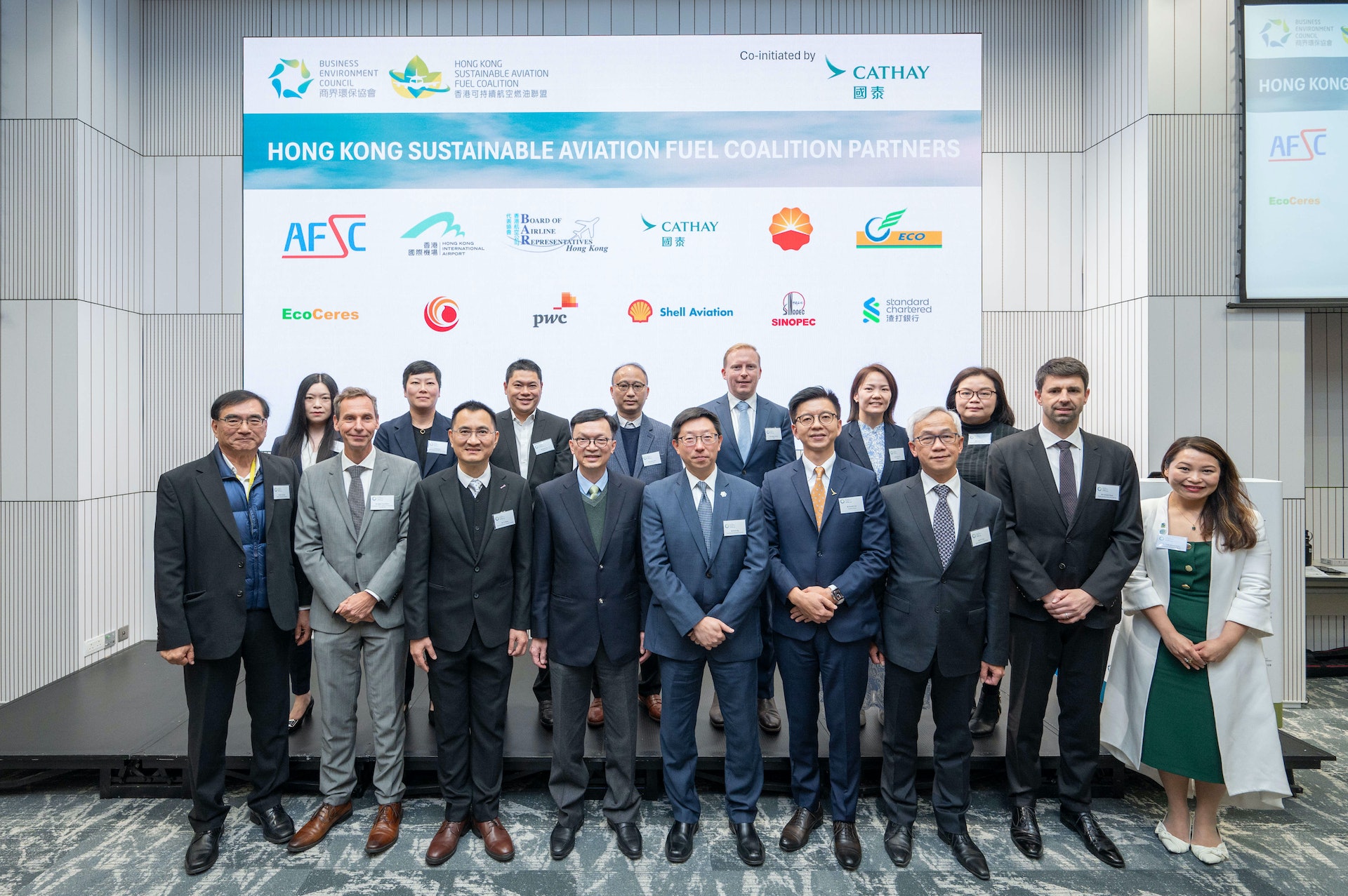 香港可持續航空燃油聯盟由商界環保協會召集及擔任主席,國泰作為聯合發起人,始創成員包括13個來自SAF價值鏈中不同崗位的機構,包括機管局等。(國泰提供) 香港可持續航空燃油聯盟由商界環保協會召集及擔任主席,國泰作為聯合發起人,始創成員包括13個來自SAF價值鏈中不同崗位的機構,包括機管局等。(國泰提供)