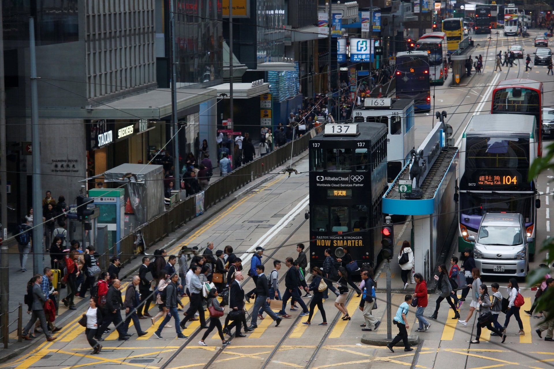 反駁香港內地化正失獨特優勢　楊潤雄︰一國兩制保持國際城市地位