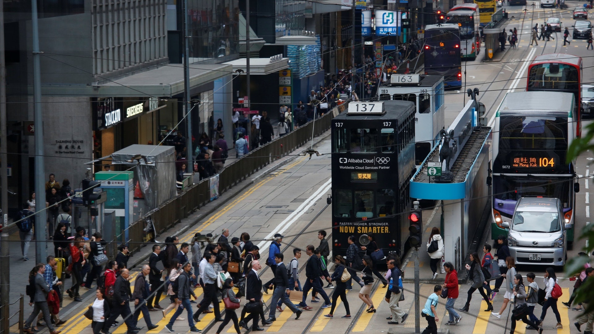 反駁香港內地化正失獨特優勢 楊潤雄︰一國兩制保持國際城市地位 反駁香港內地化正失獨特優勢 楊潤雄︰一國兩制保持國際城市地位