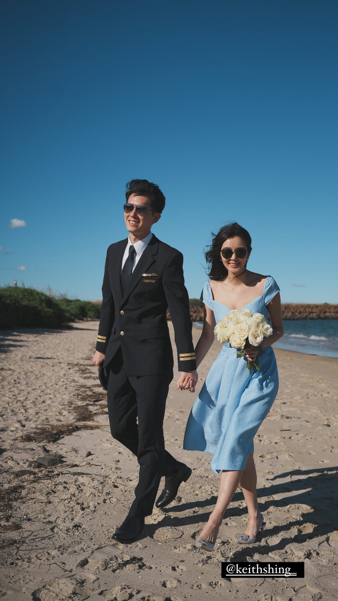 麦明诗分享与盛劲为的沙滩婚照。（IG：@louisa_mak）