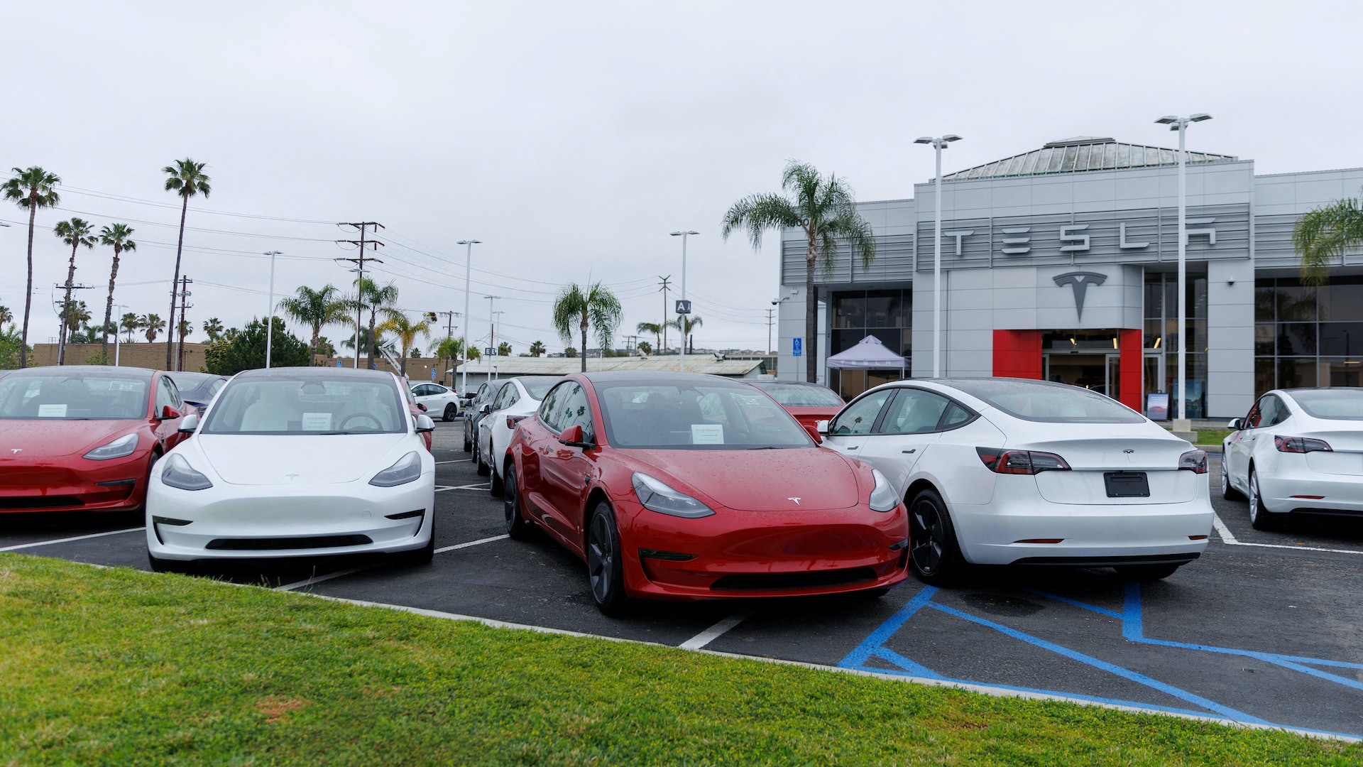 Tesla在美國召回220萬輛電動車 公司史上規模最大 Tesla在美國召回220萬輛電動車 公司史上規模最大
