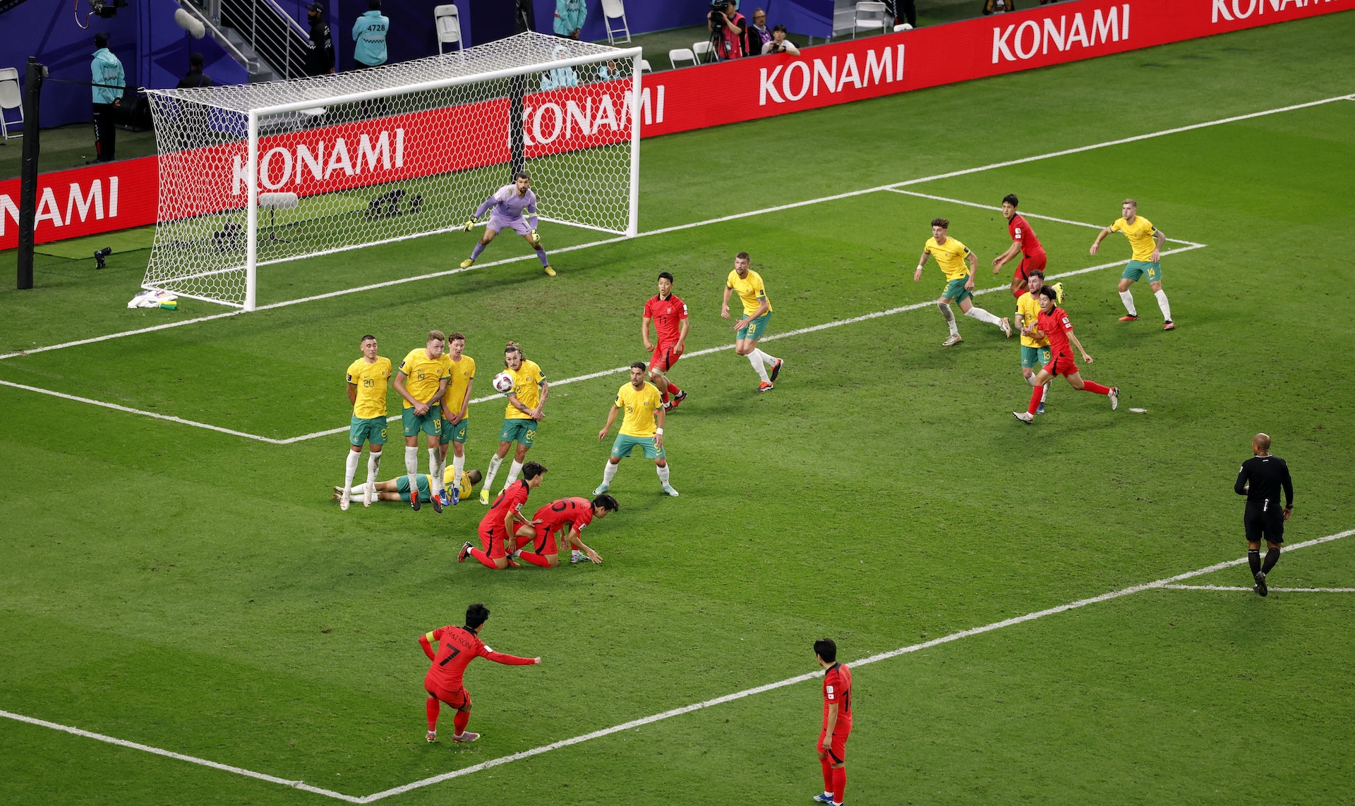 亞洲盃：孫興慜在加時上半場射入精彩罰球，協助韓國在八強戰反超前澳洲。（Reuters）