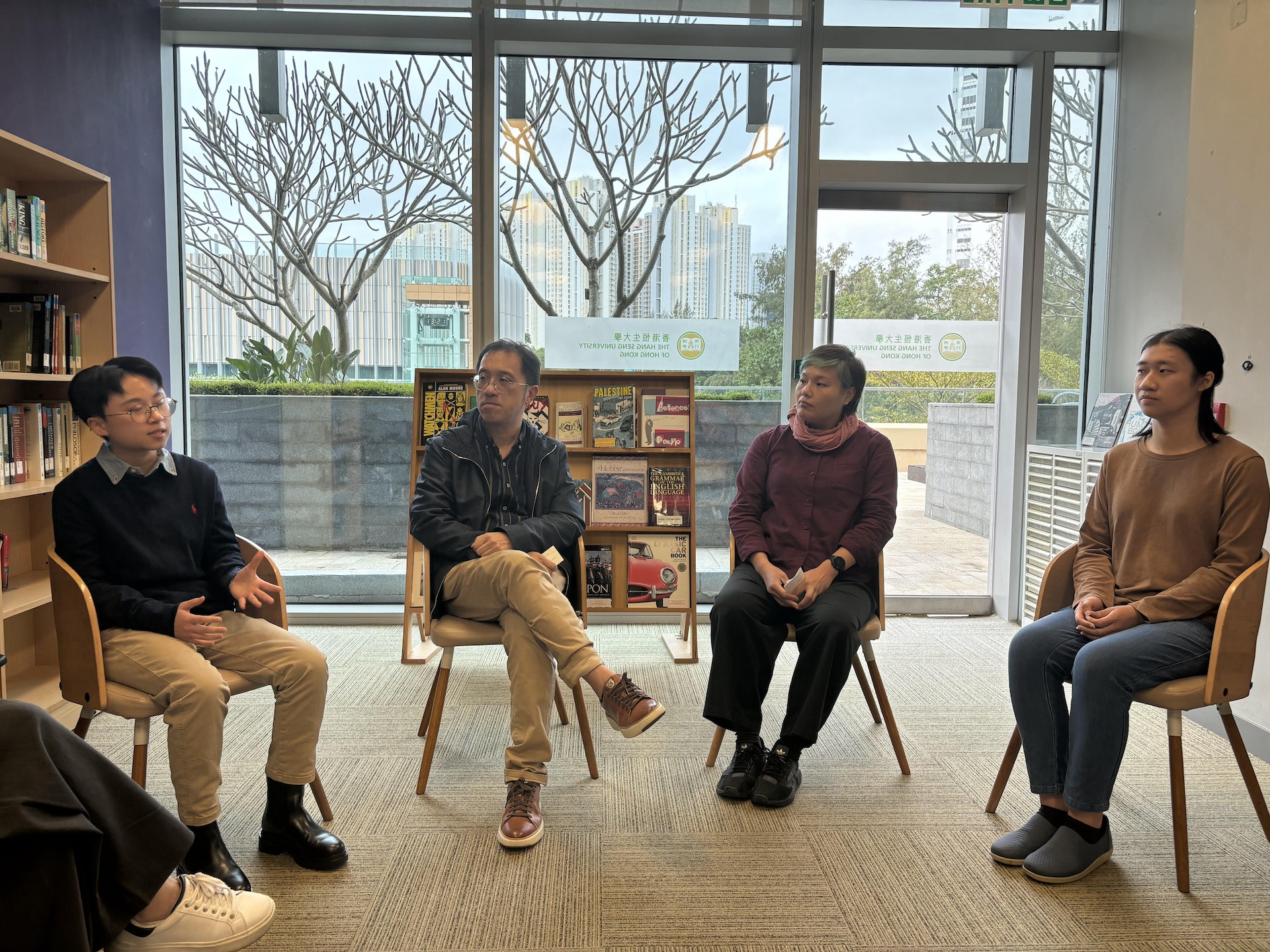 學生Ocean(左一)望透過成為服務學習大使將寶貴經驗傳承給下一屆同學,而Alison(右一)則表示在服務後更體會到施比受更為有福。(梁祖兒攝) 學生Ocean(左一)望透過成為服務學習大使將寶貴經驗傳承給下一屆同學,而Alison(右一)則表示在服務後更體會到施比受更為有福。(梁祖兒攝)