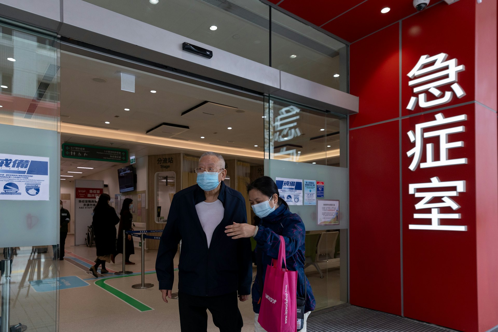 醫管局表示,今個農曆新年假期,急症室會實施特殊退款安排,分流後屬第四及五類的病人,亦即次緊急及非緊急,於登記24小時內可以退款。(夏家朗攝) 醫管局表示,今個農曆新年假期,急症室會實施特殊退款安排,分流後屬第四及五類的病人,亦即次緊急及非緊急,於登記24小時內可以退款。(夏家朗攝)