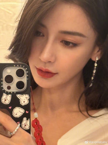 粉丝们更扬言十分期待baby未来带给大家的新作品。 (Angelababy微博) 粉丝们更扬言十分期待baby未来带给大家的新作品。 (Angelababy微博)