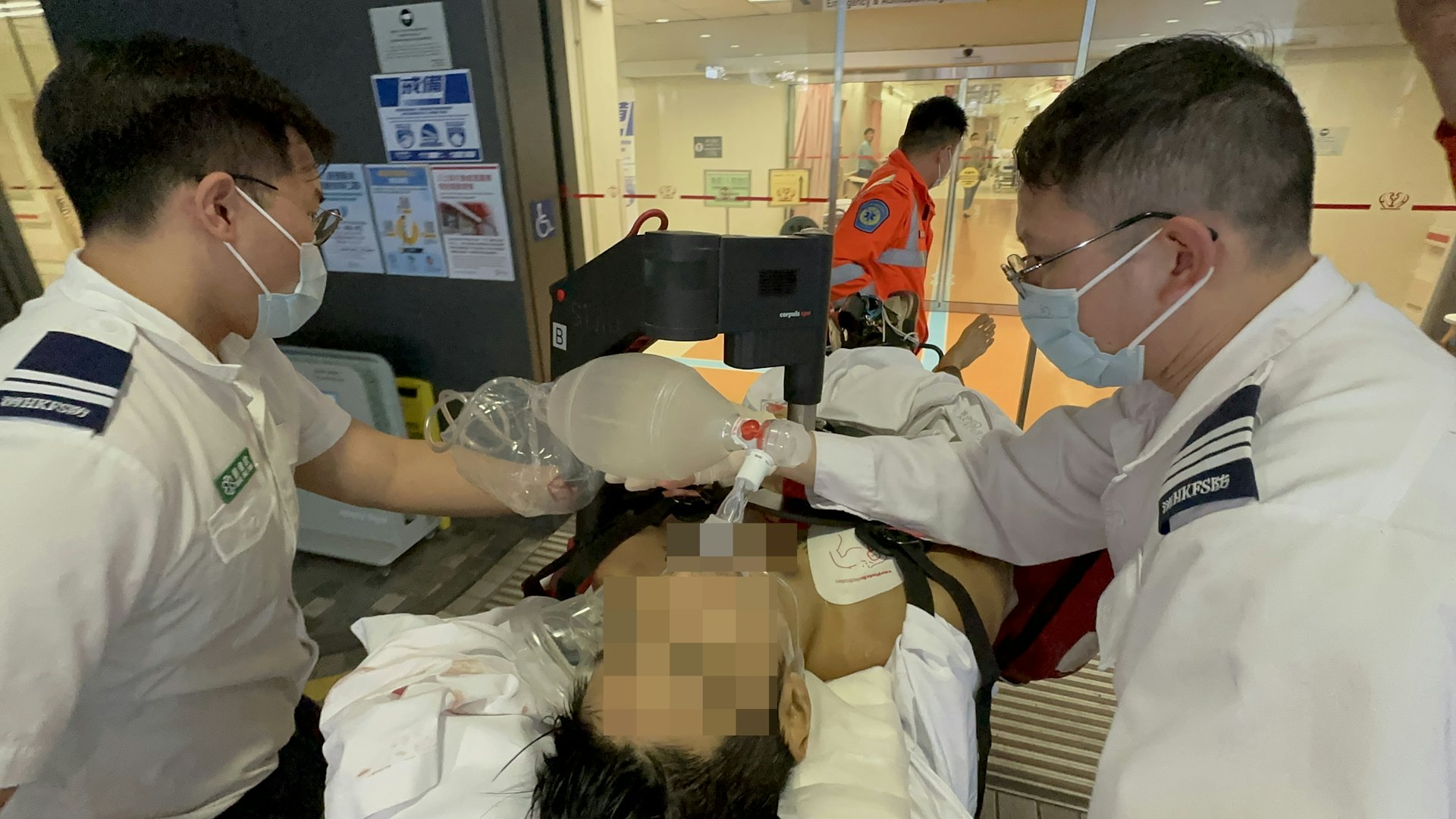30餘歲男傷者左腳截斷,陷入昏迷。 30餘歲男傷者左腳截斷,陷入昏迷。