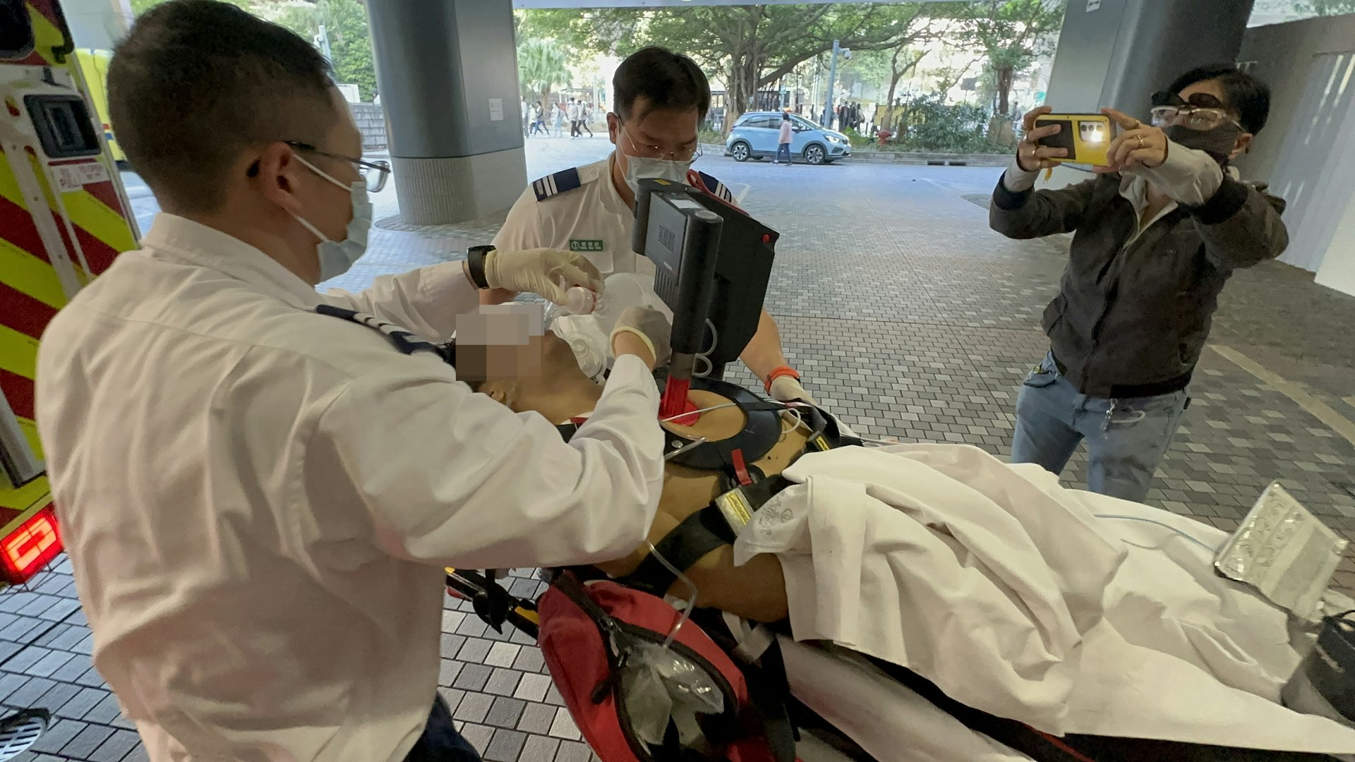 傷者左腳截斷,陷入昏迷,由在場人士救起,水警護航下送到馬料水水警基地,再由救護車送往沙田威爾斯親王醫院搶救,惜告不治。 傷者左腳截斷,陷入昏迷,由在場人士救起,水警護航下送到馬料水水警基地,再由救護車送往沙田威爾斯親王醫院搶救,惜告不治。
