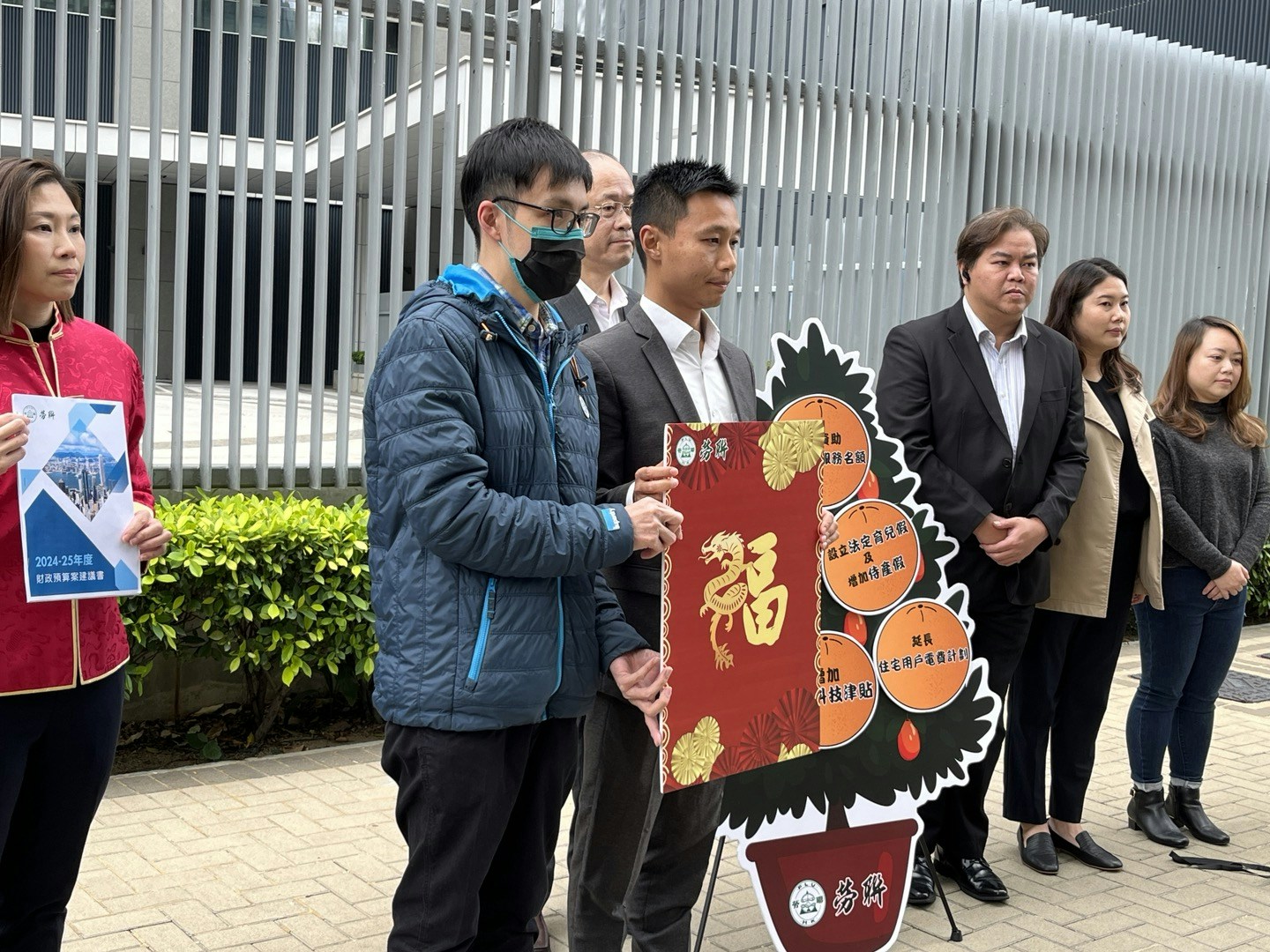 勞聯建議設立10天法定育兒假，並延長法定待產假至7天。（李宇婷攝）