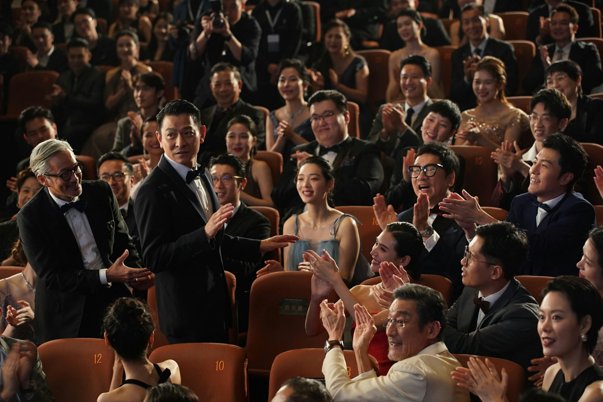 劉德華在戲中飾演香港天王巨星劉偉馳，從影40年的他一直渴望得影帝。（《紅毯先生》劇照）