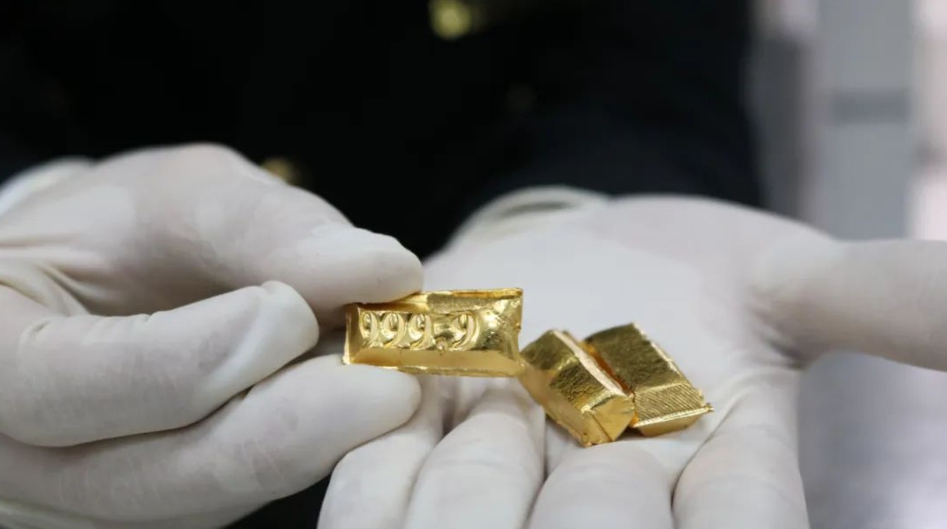 金價屢創新高內地旅客指「香港買黃金每克省70元」擠爆港金店？