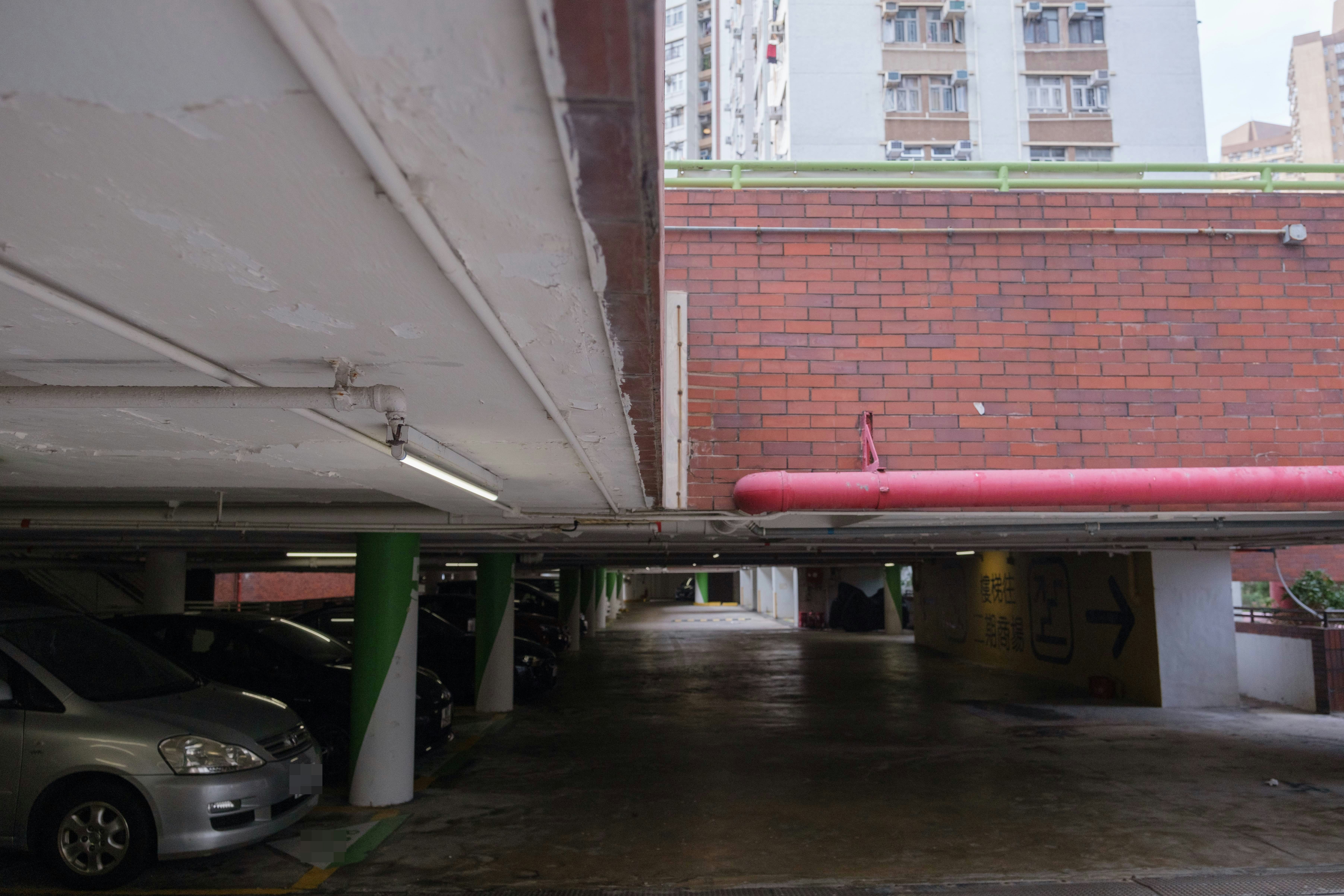 利东邨曾被指有名车停泊，今日视察暂未见有。（郭梓谦摄）