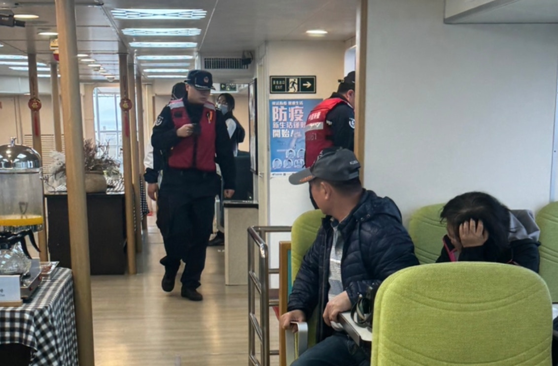 福建海警巡查廈金海域　登金門遊艇臨檢30分鐘　遊客：感覺來示威