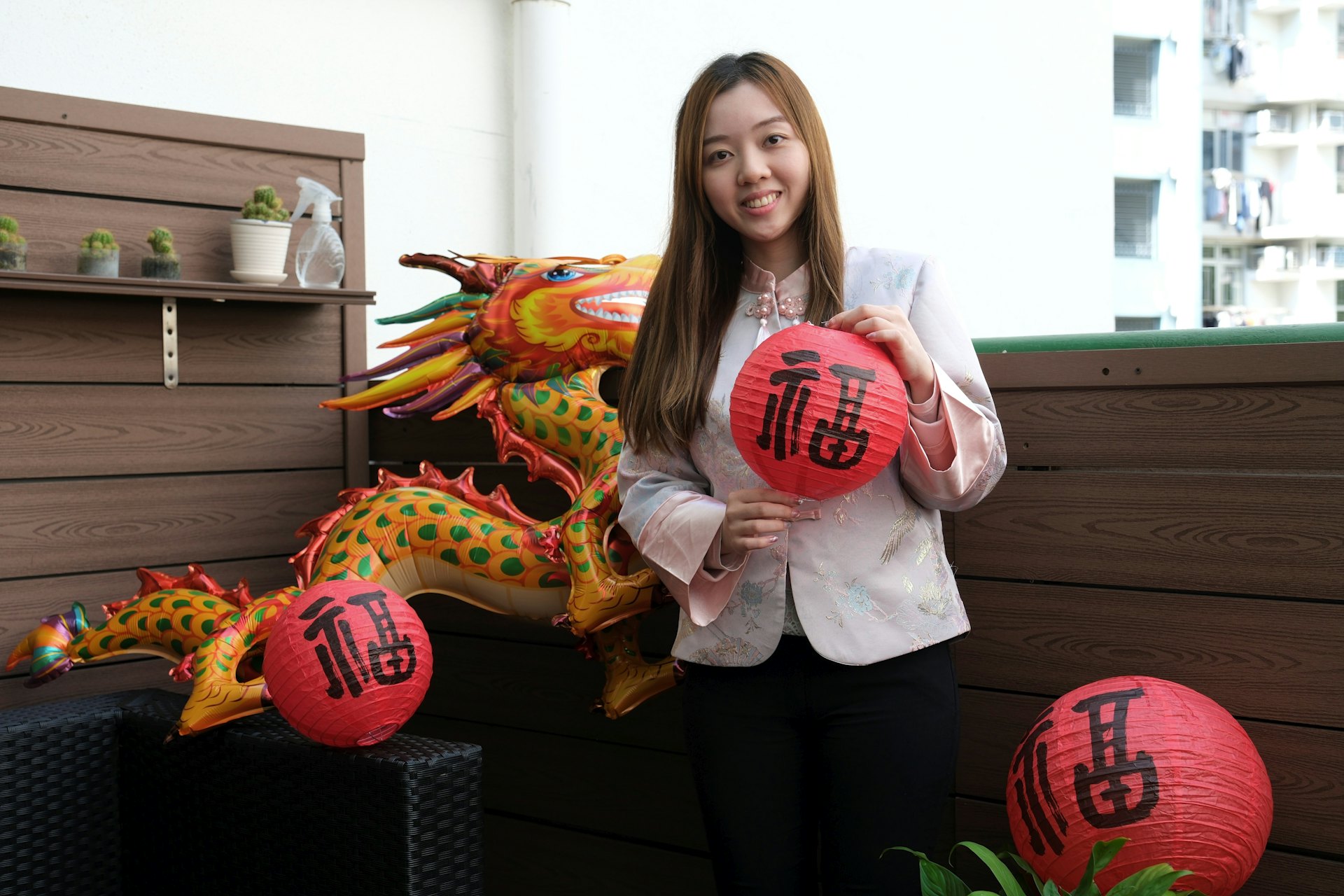 中文活動課主任韓老師說,老師花了很多心思設計攤位及教學的內容,務求讓同學有興趣了解更多少數民族知識。(聖公會基顯小學提供圖片) 中文活動課主任韓老師說,老師花了很多心思設計攤位及教學的內容,務求讓同學有興趣了解更多少數民族知識。(聖公會基顯小學提供圖片)