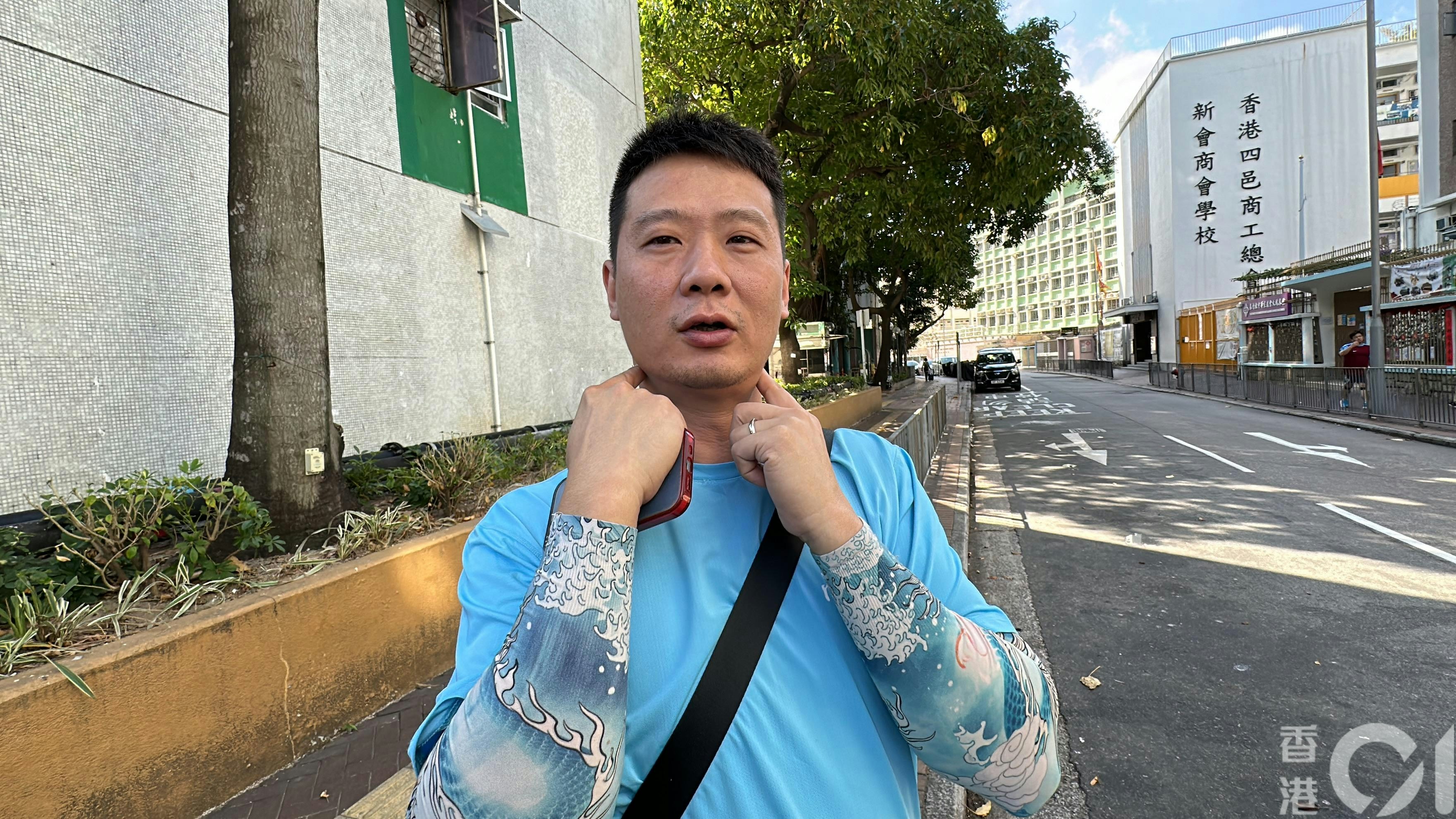 弟弟阿蛋聽到有女童驚呼，抬頭赫見一名女童頭頸卡在晾衫架，雙腳未能觸地，場景十分驚險。（黃學潤攝）