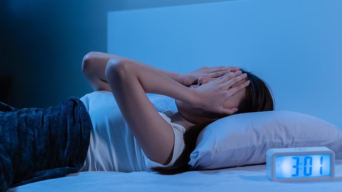 失眠解決方法｜失眠者剖白︰頭部按摩5分鐘即入睡！深層睡眠多3倍