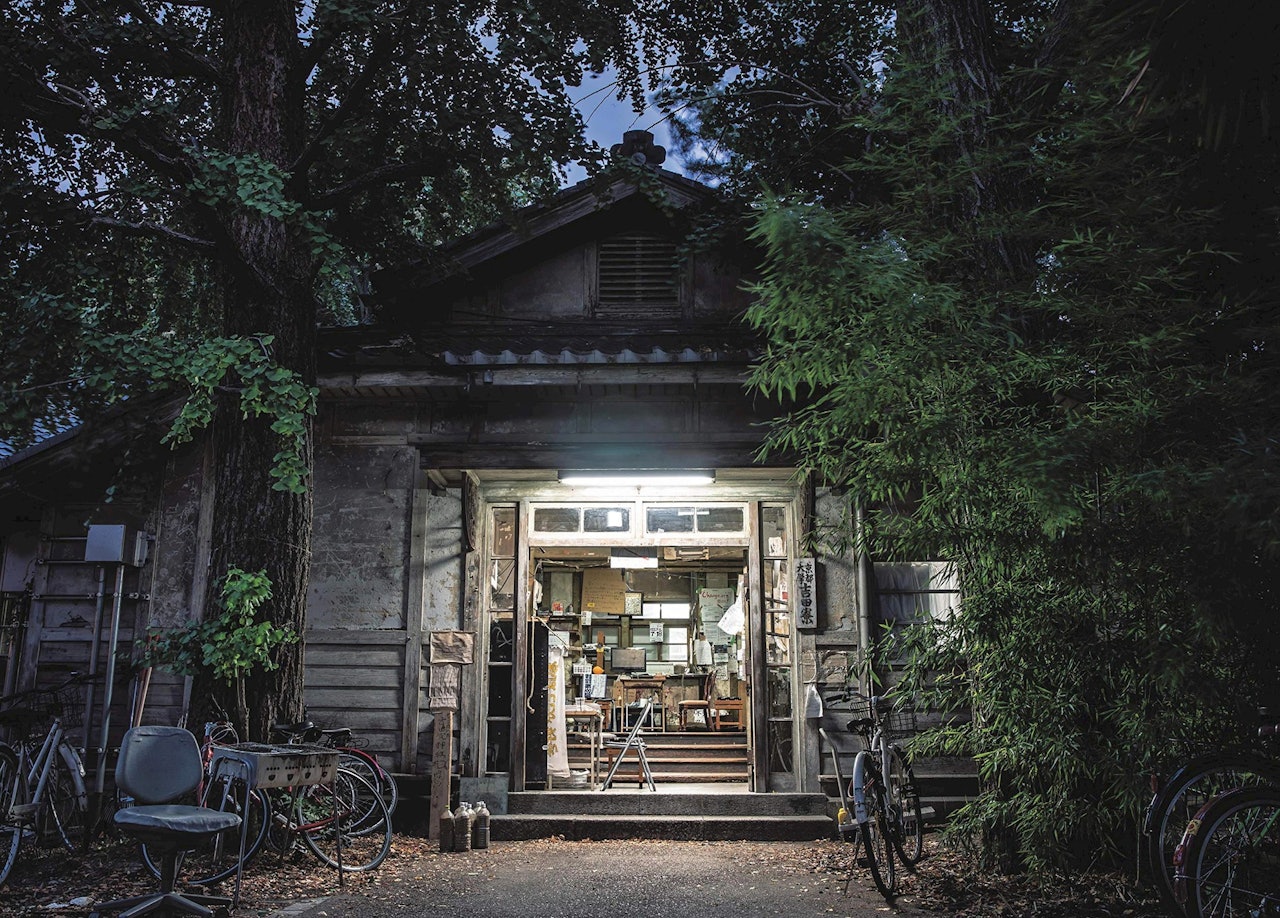 平林克己《京大吉田寮》(圖片來源: https://moom.cat/l/D6MEMT) 平林克己《京大吉田寮》(圖片來源: https://moom.cat/l/D6MEMT)