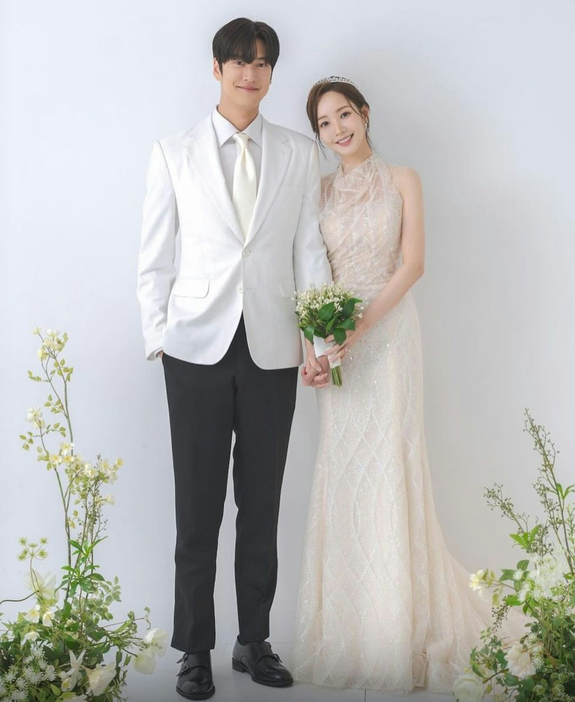 大結局當日,tvn亦釋出「劉志赫」與「姜智媛」兩人的絕美婚紗照!(IG@tvn_drama) 大結局當日,tvn亦釋出「劉志赫」與「姜智媛」兩人的絕美婚紗照!(IG@tvn_drama)