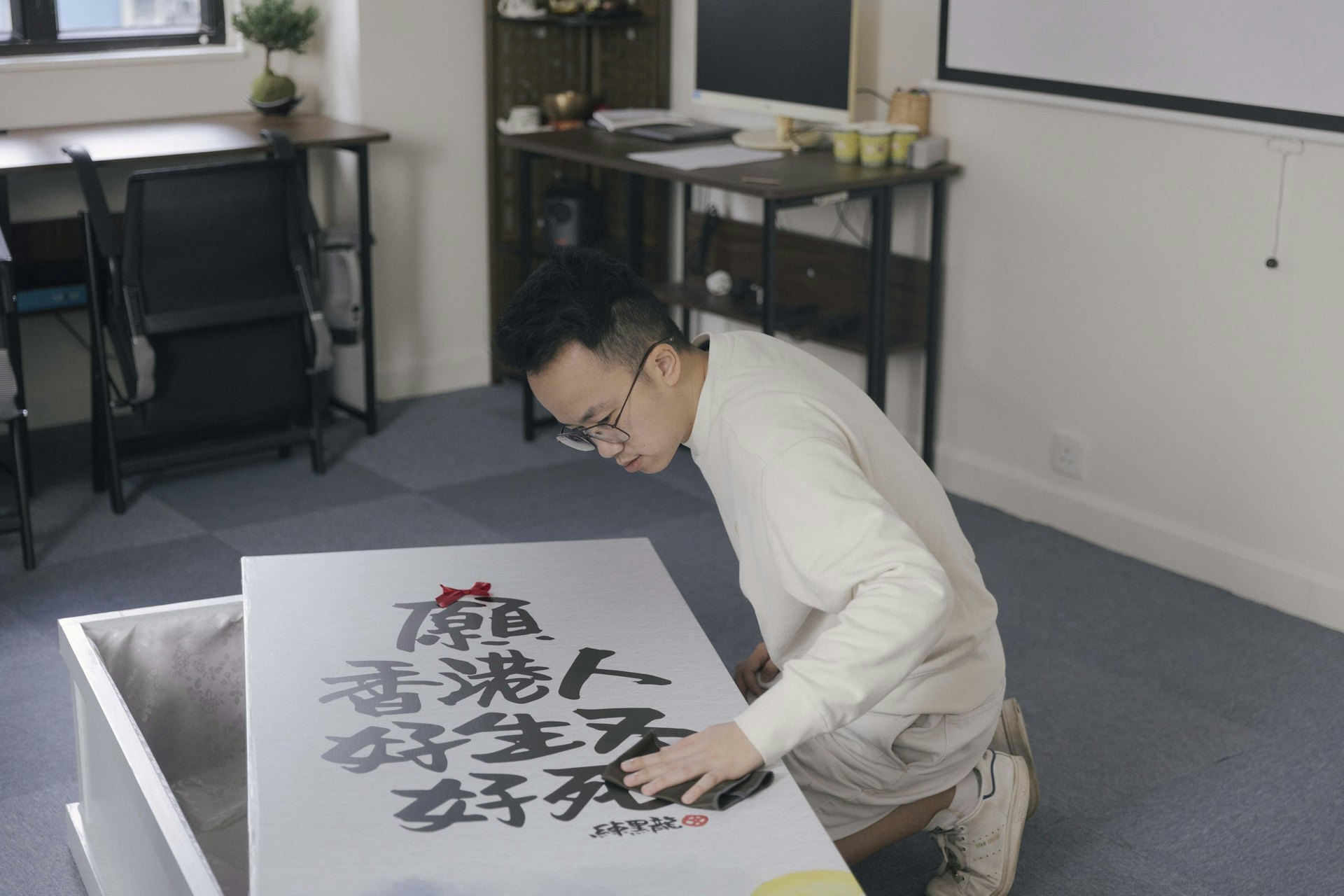 因為抑鬱症的經歷,令明泰對患有情緒病的「小眾」有更多的同理心,面對親人離世的客戶,更了解他們的需要。 因為抑鬱症的經歷,令明泰對患有情緒病的「小眾」有更多的同理心,面對親人離世的客戶,更了解他們的需要。