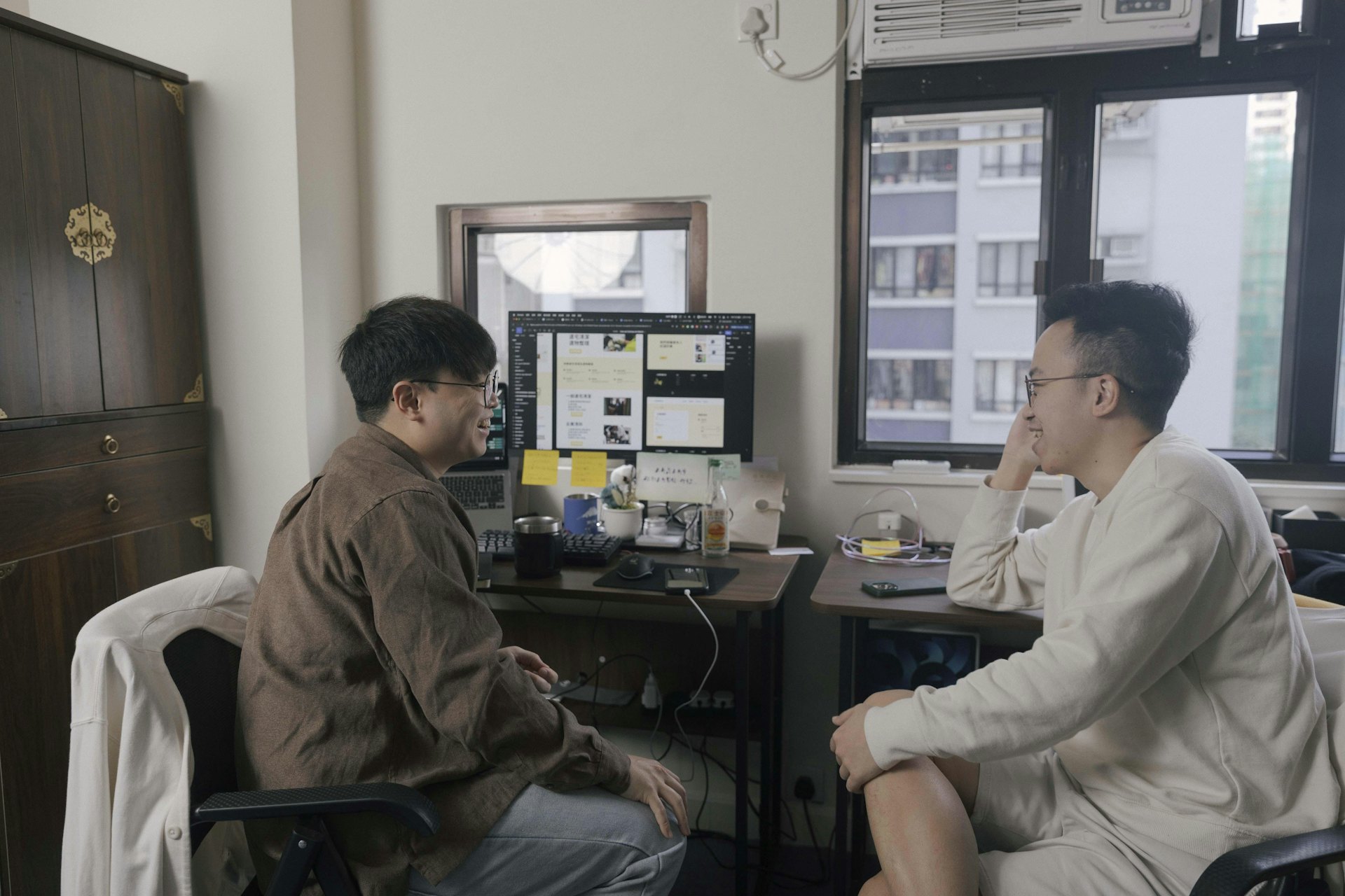 訪問當天,明泰公司的職員亦表示自己本身亦曾是明泰的客戶,因為家中有親人離世需要明泰的幫忙,後來變成朋友,更投身生死教育及殯儀的工作。 訪問當天,明泰公司的職員亦表示自己本身亦曾是明泰的客戶,因為家中有親人離世需要明泰的幫忙,後來變成朋友,更投身生死教育及殯儀的工作。