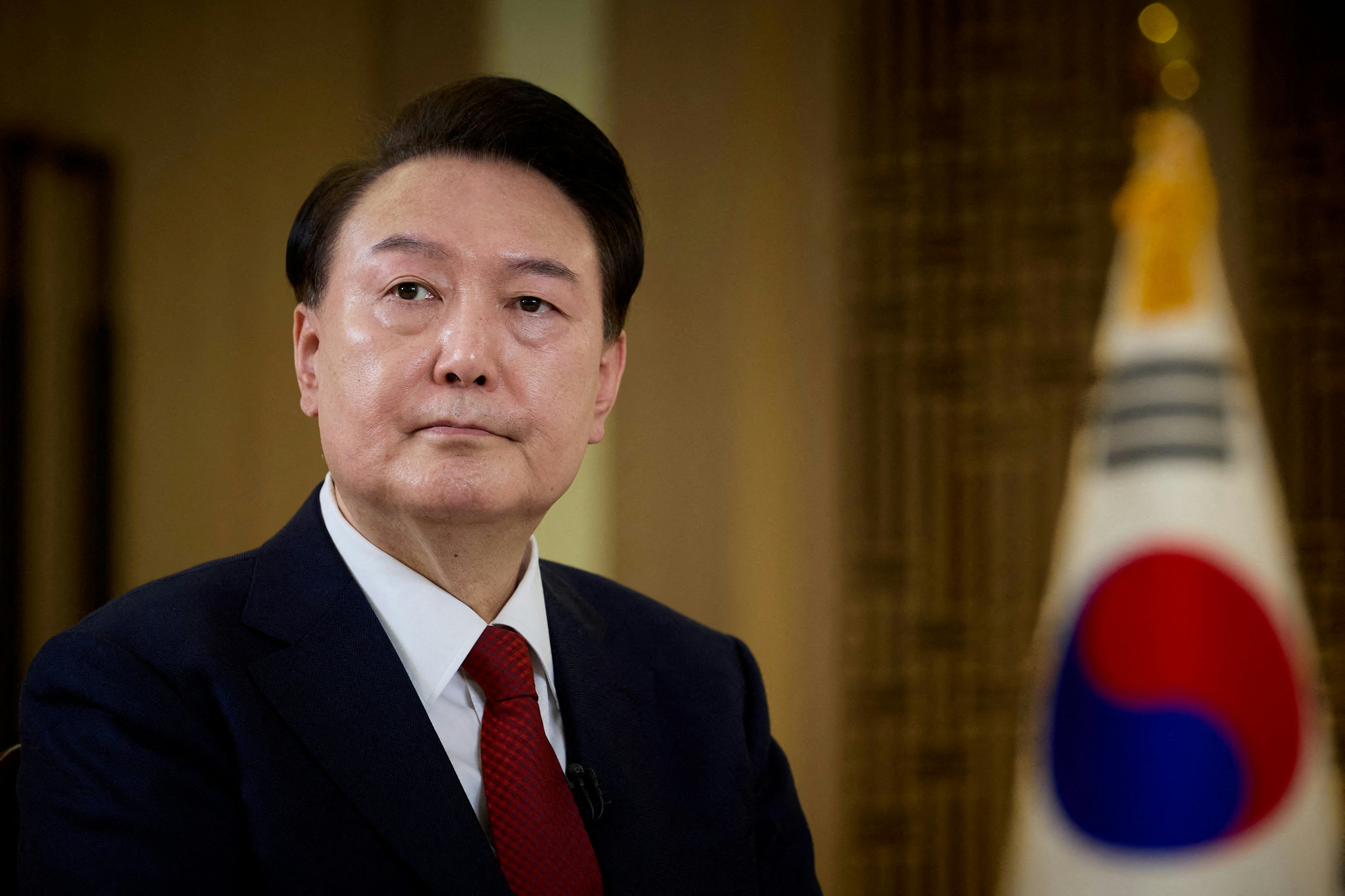 圖為2024年2月4日，韓國總統尹錫悅在韓國首爾總統府接受KBS電視台採訪時發表講話。（The Presidential Office/Handout via REUTERS）